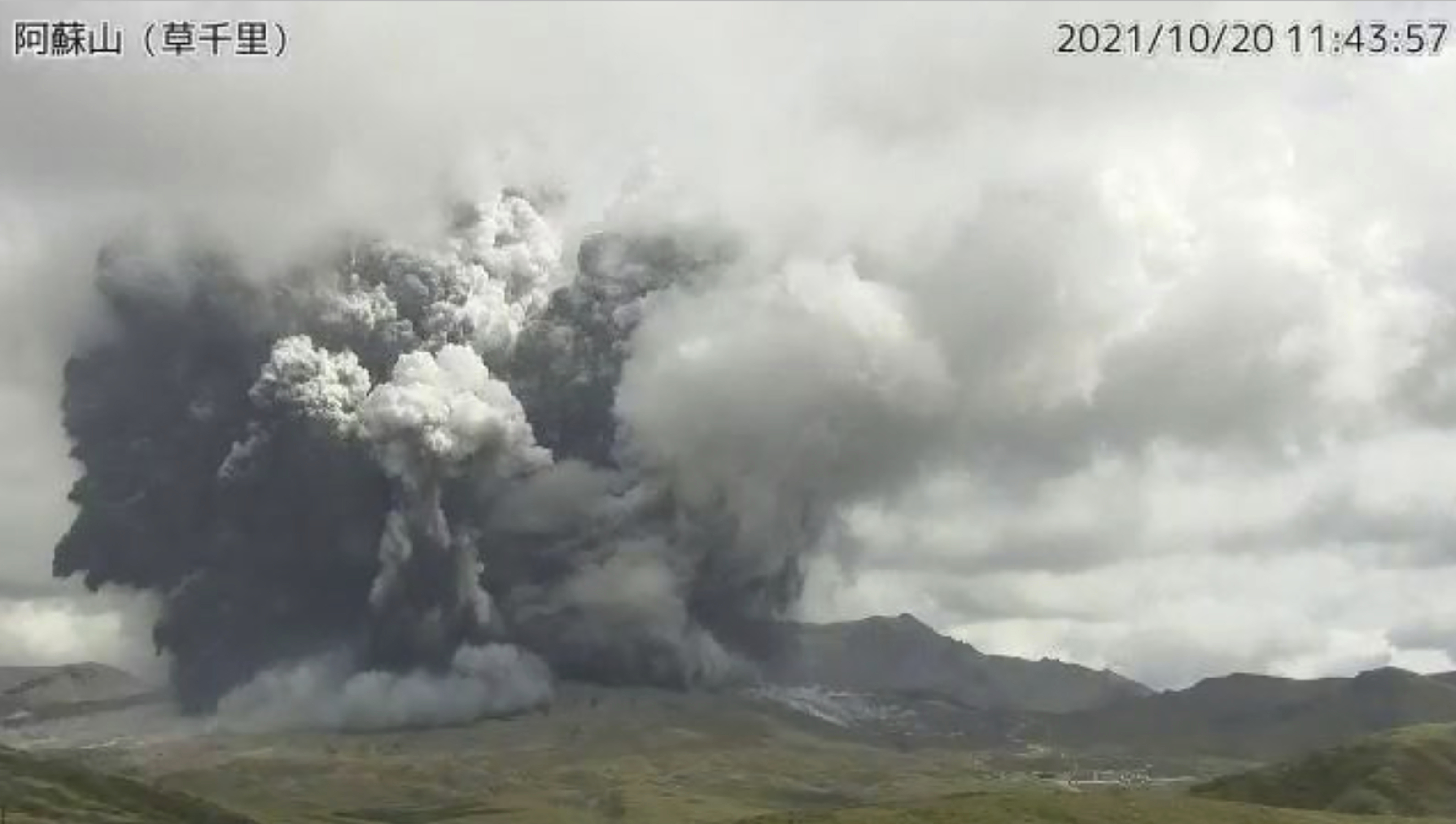 Volcano in southern Japan erupts with massive smoke column