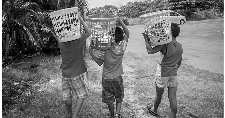 Children hit the streets of Savai’i to sell for families