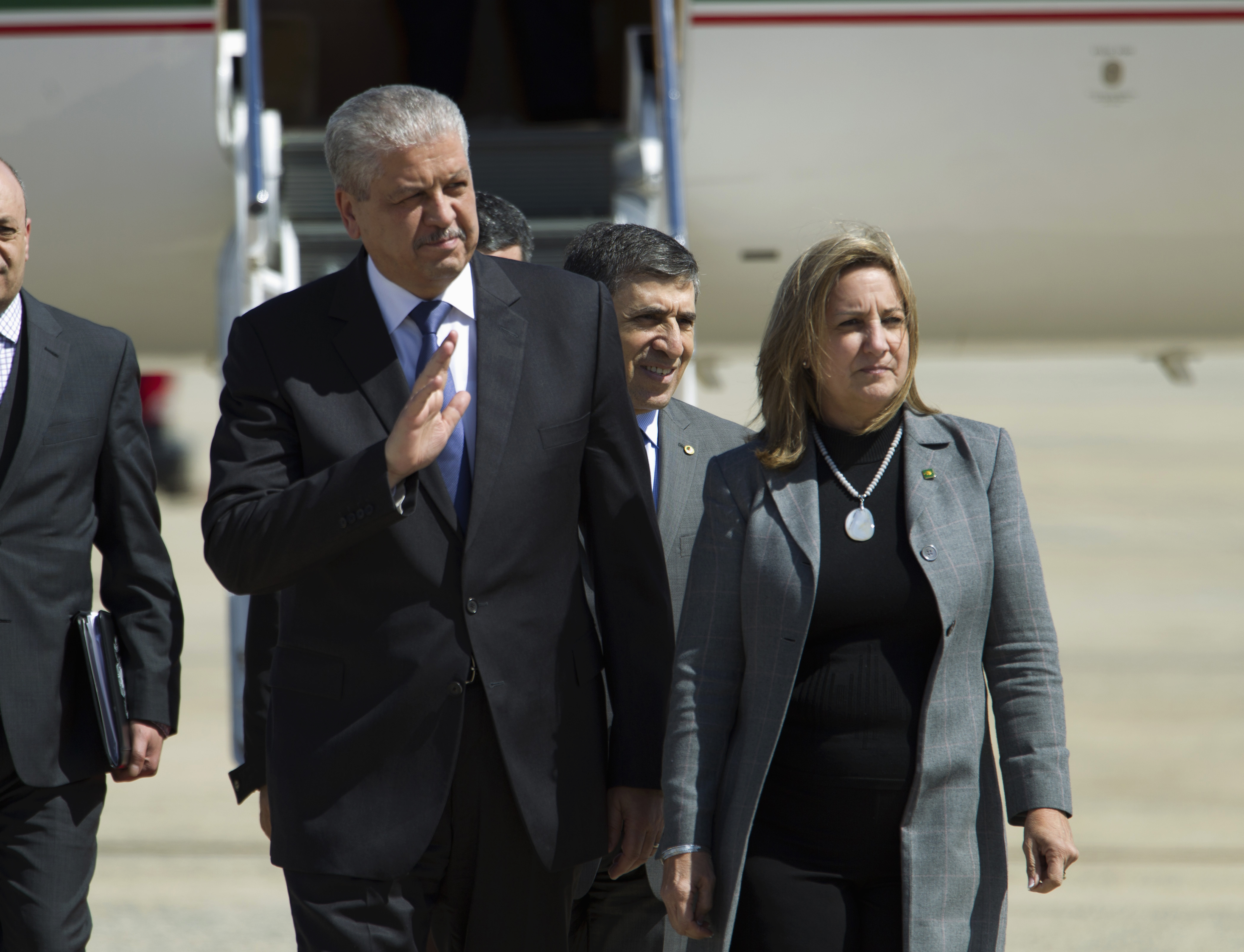 Thousands sing 'Happy Birthday' to Queen Elizabeth II