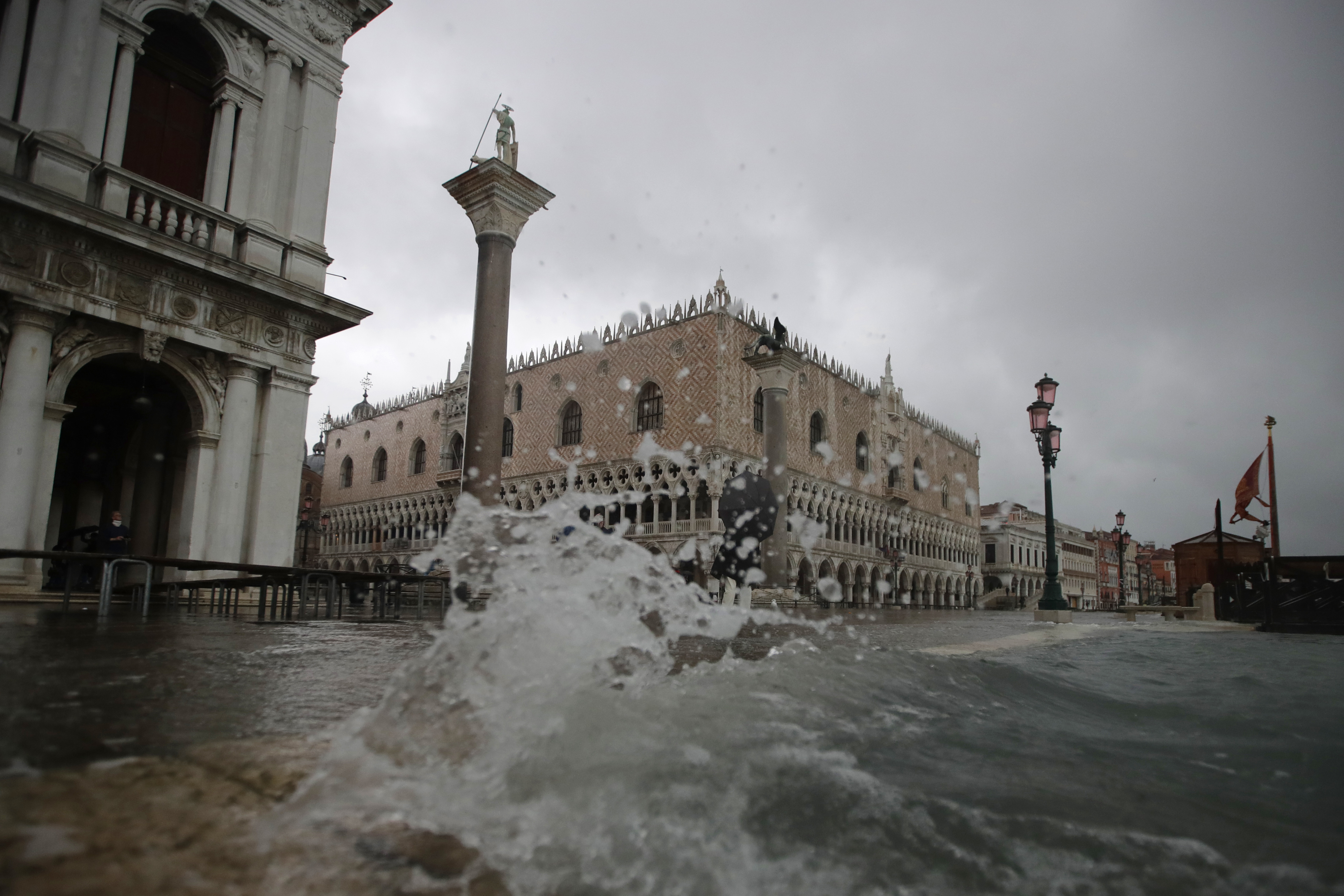 Hip waders on: Venice copes with record 3rd exceptional tide