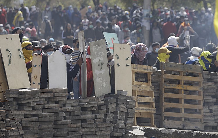 President orders army onto streets of Ecuadorian capital