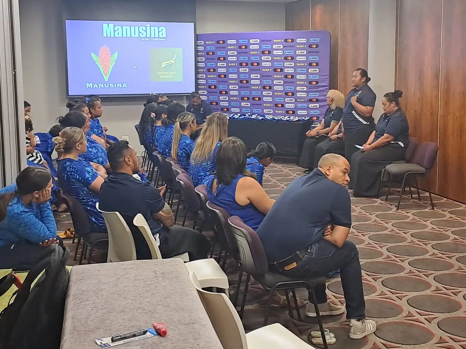 Manusina staff dropped after messages to player