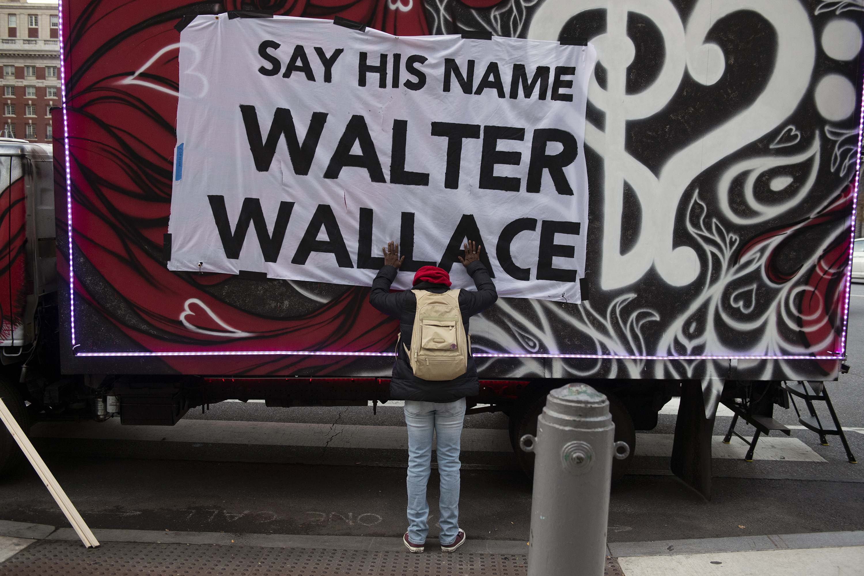Philadelphia police to get stun guns after Wallace shooting