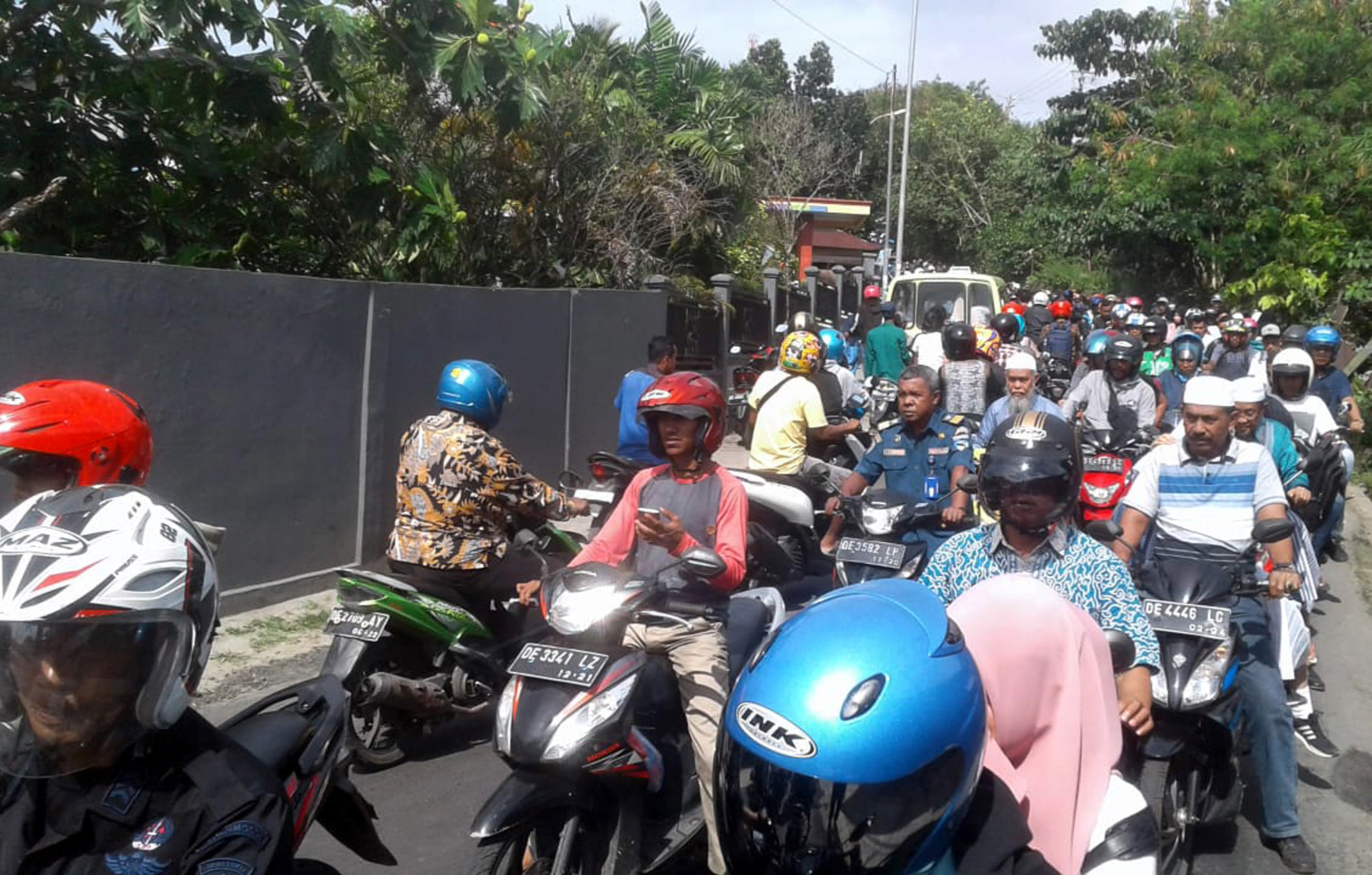 Earthquake shakes eastern Indonesia, kills at least 1