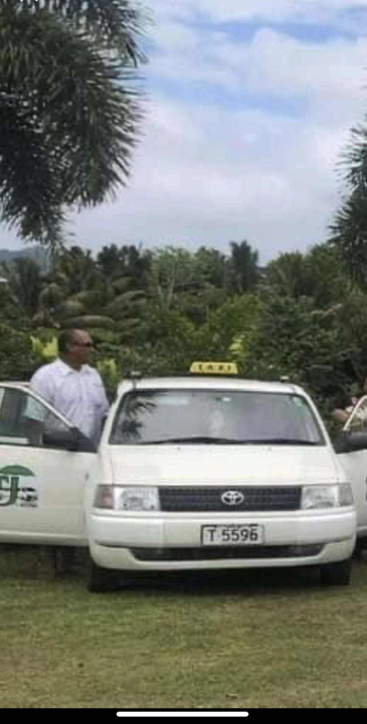 Conman steals family's taxi 