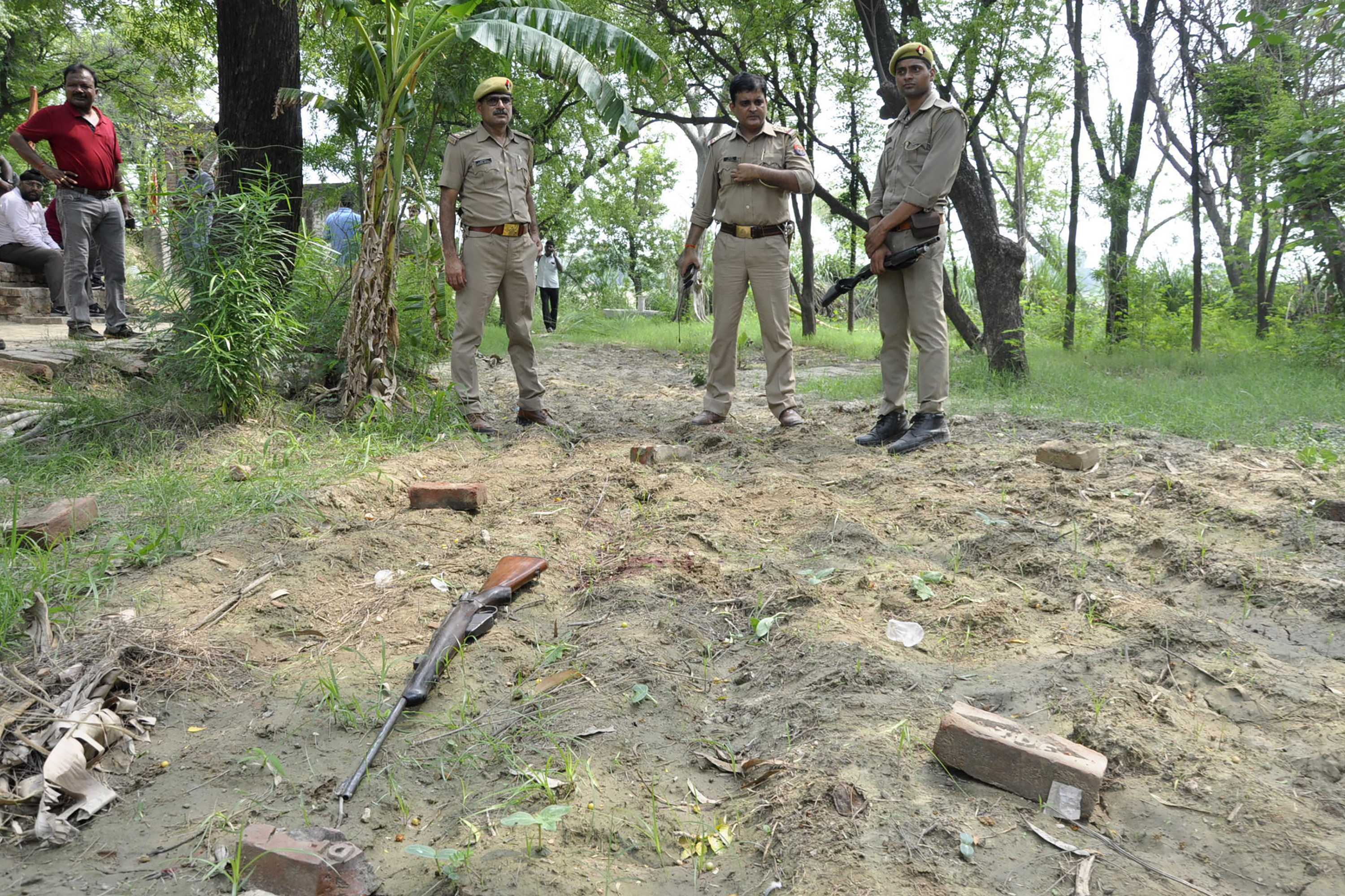 Indian police kill top crime suspect in deaths of 8 officers