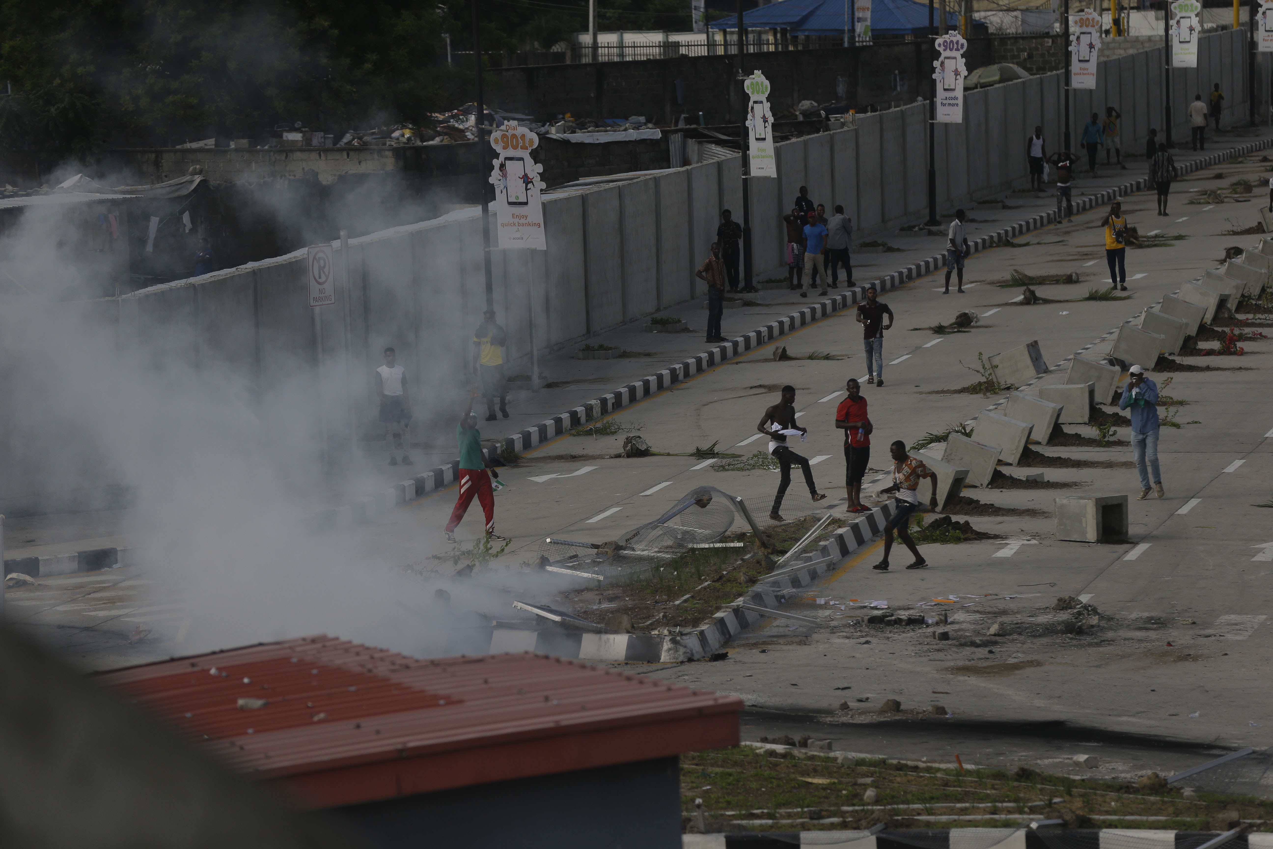 Nigeria protesters break curfew amid gunfire, chaos in Lagos
