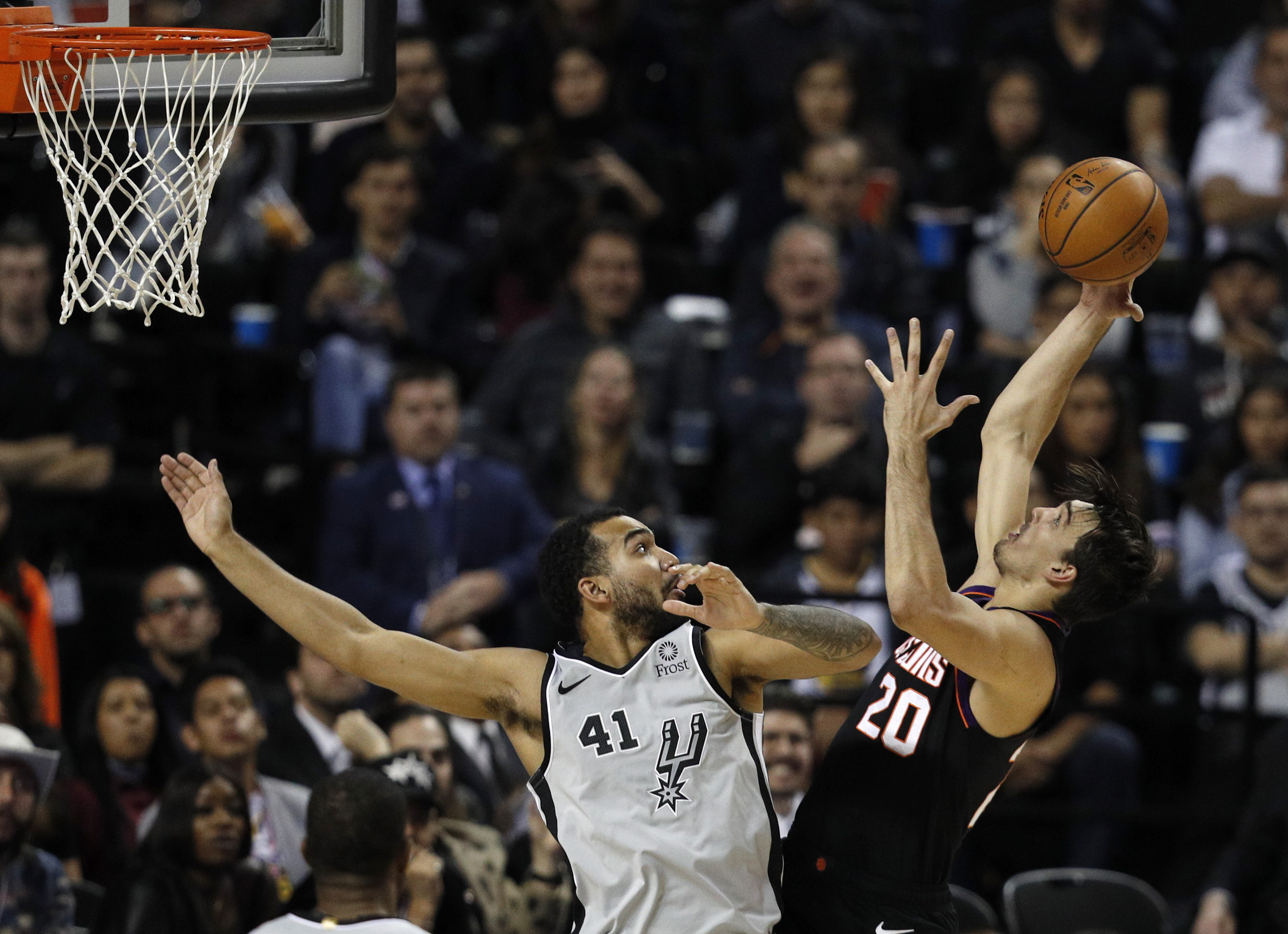Mills hits winner, Spurs outlast Suns in OT in Mexico City