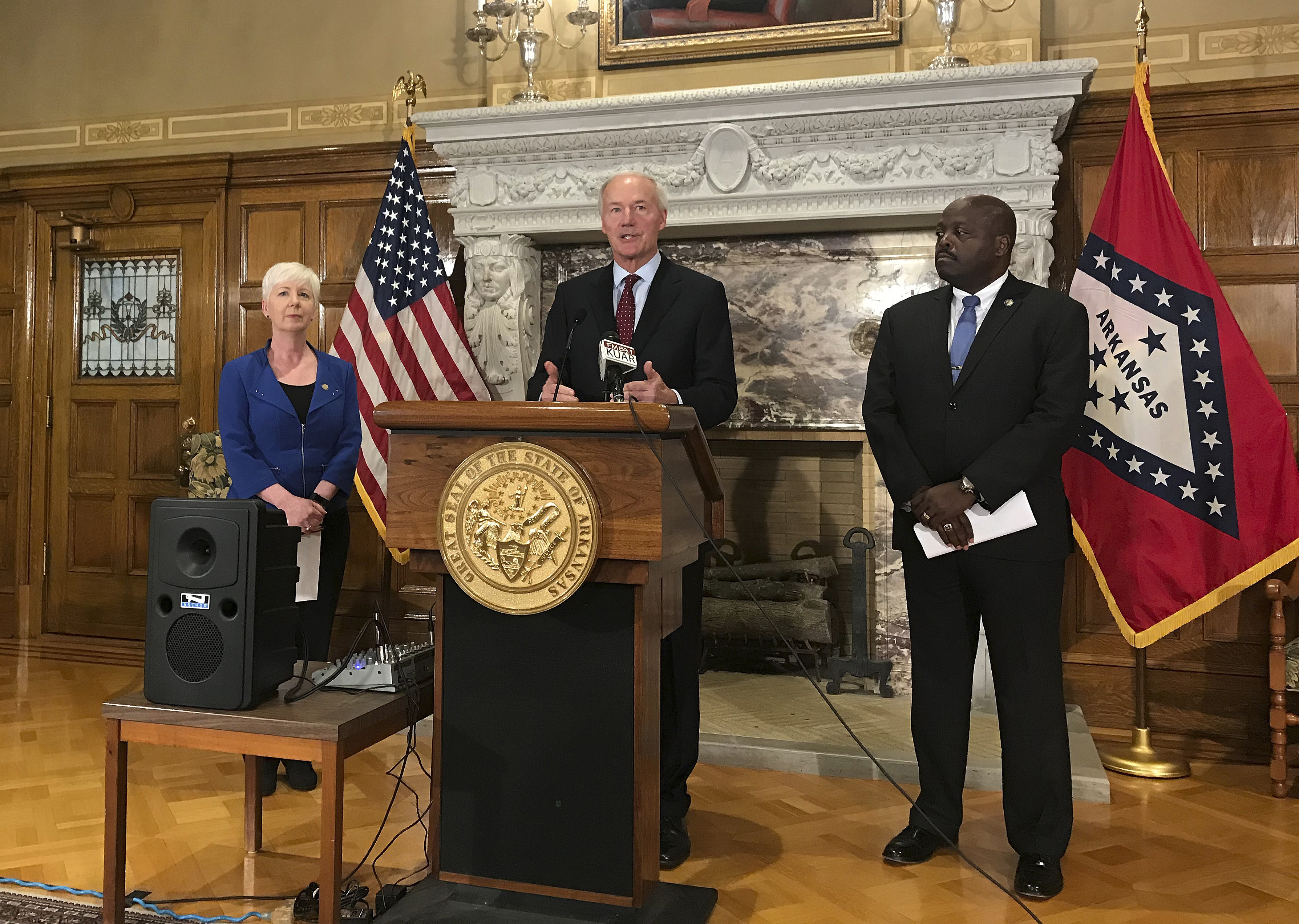 Arkansas governor to sign anti-'sanctuary cities' bill