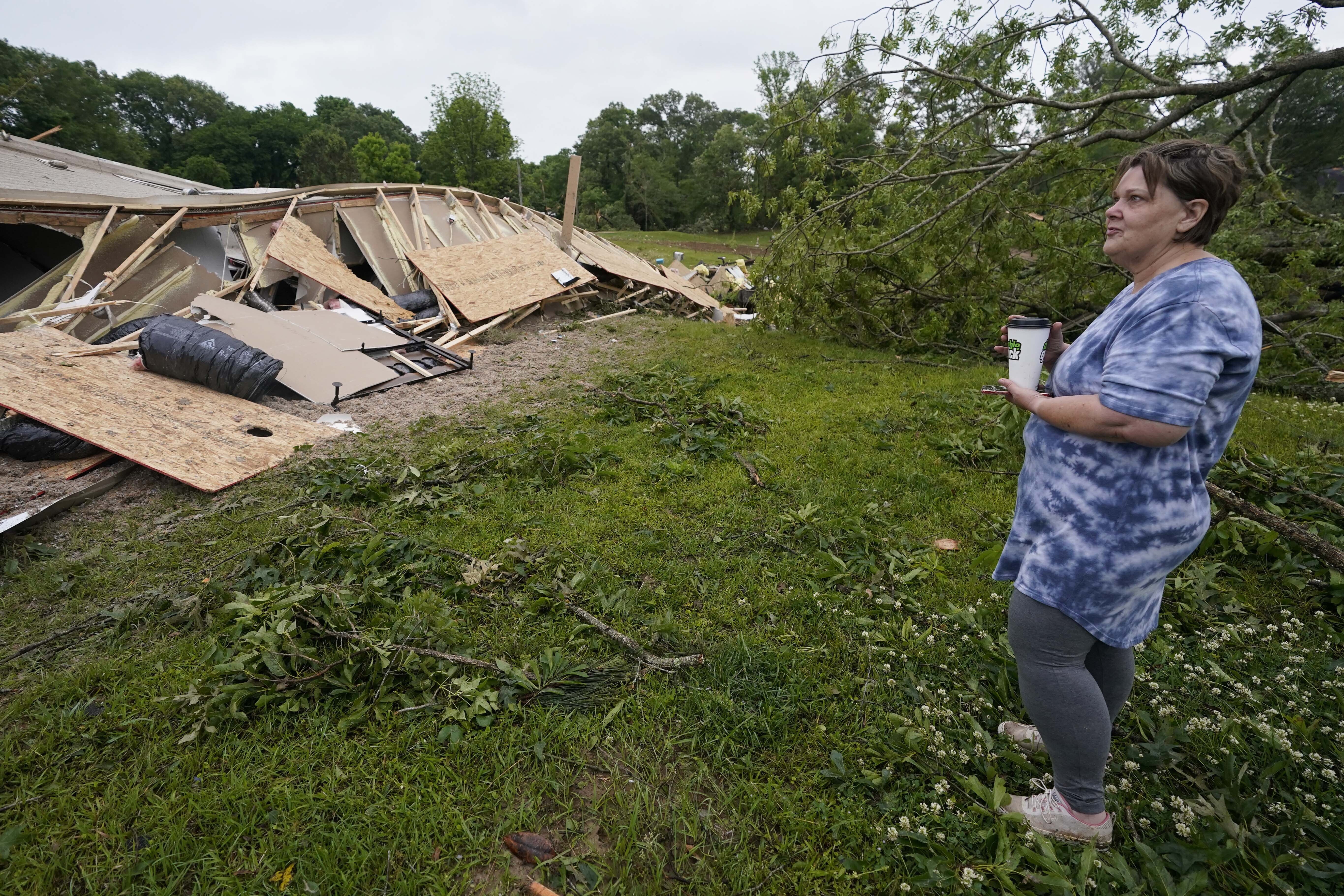 Storms spawn twisters in Mississippi, kill 2 in Georgia