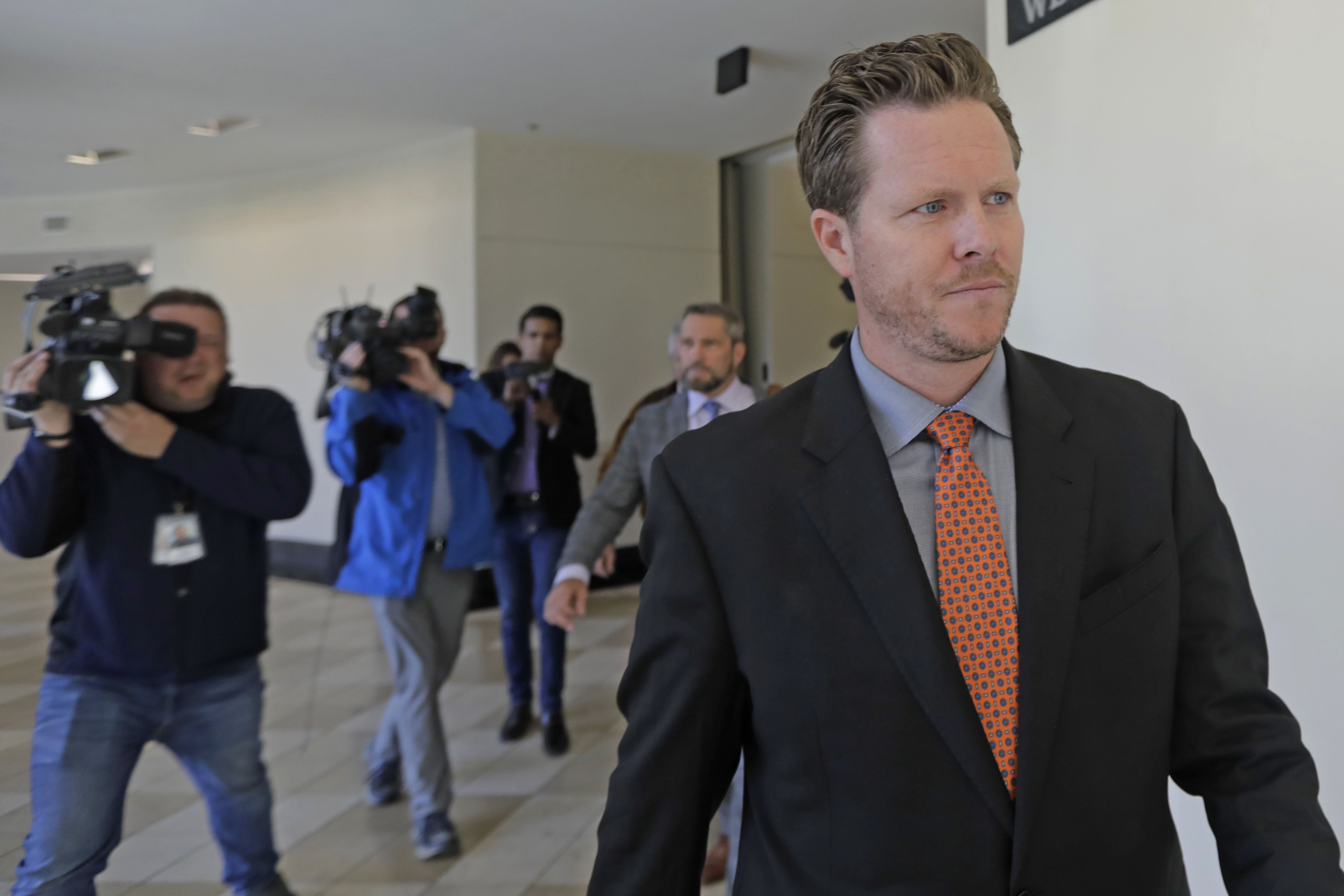 Ex-Arizona official pleads guilty to human smuggling charge