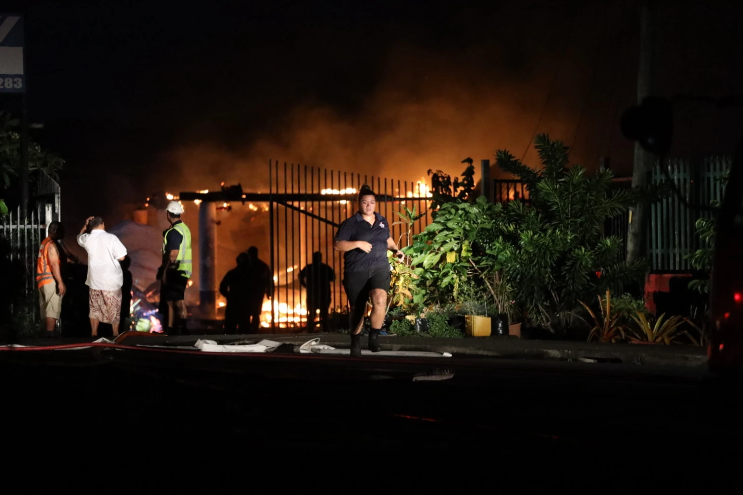 Night blaze destroys Apia building