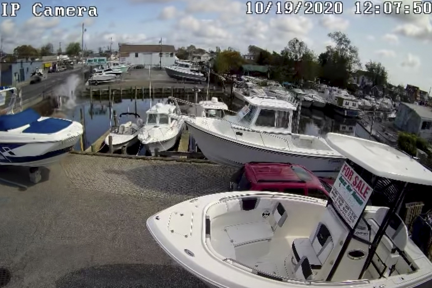 Bystanders, police pull elderly couple from sinking car