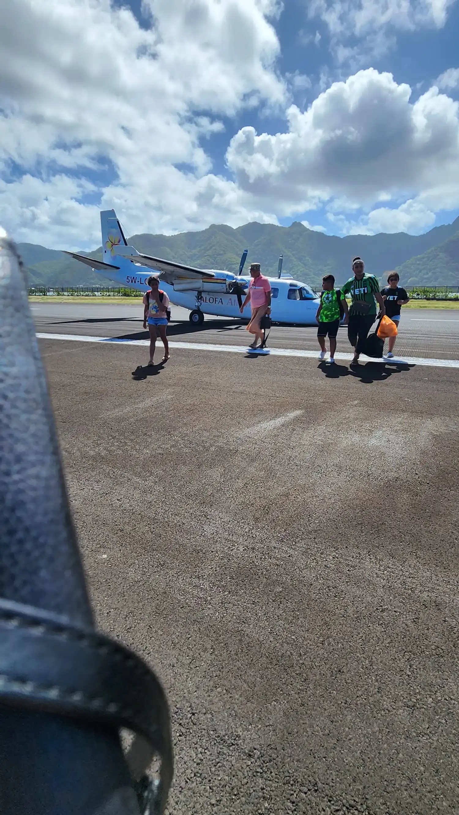 Passengers survive landing accident 