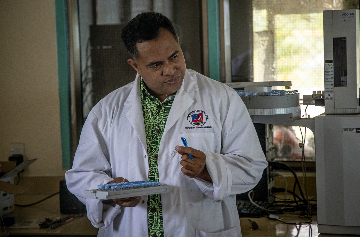 Local plants and marine organisms at the centre of Samoan cancer research lab