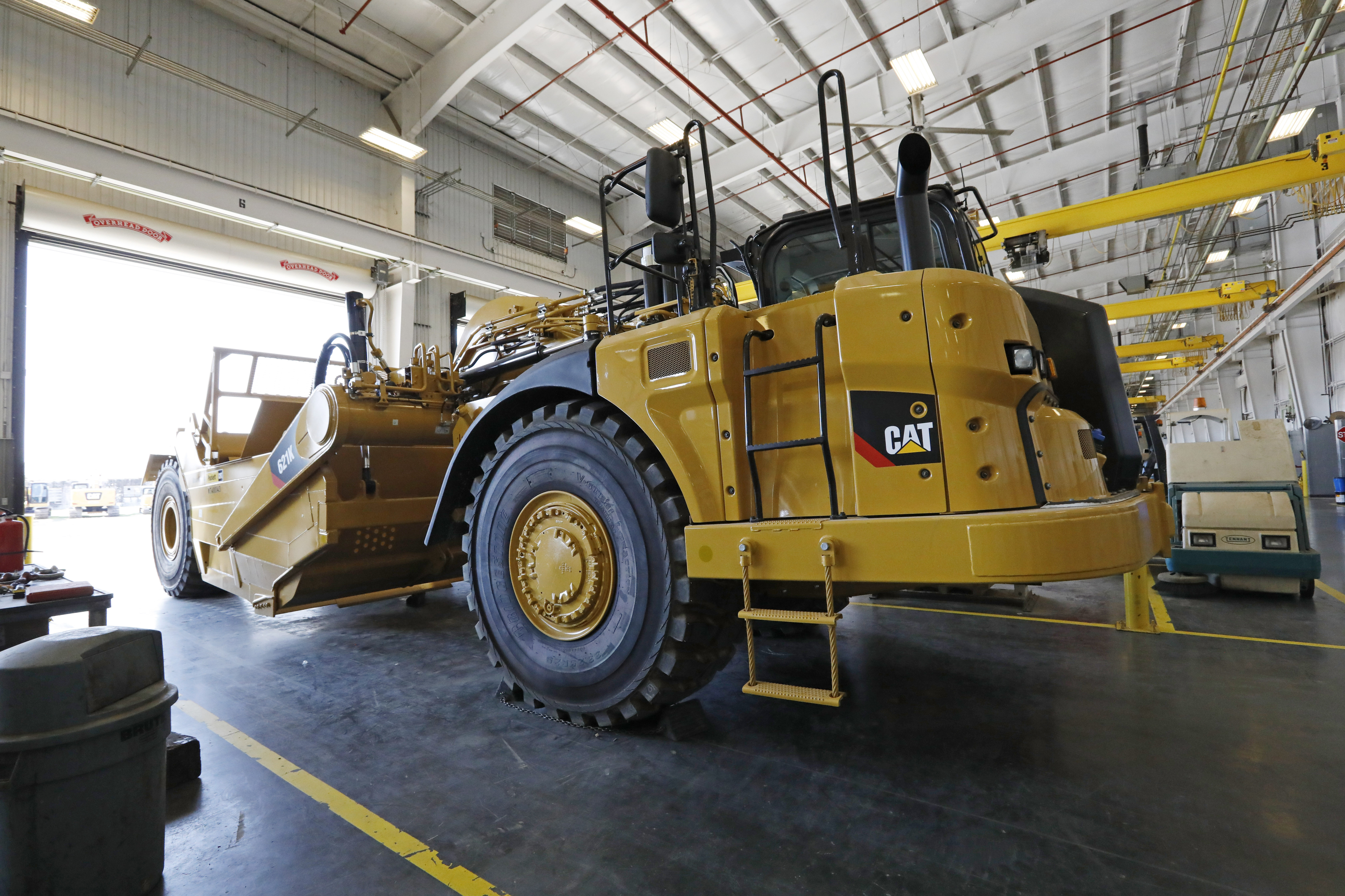 Slowing global growth hits Caterpillar in 3Q