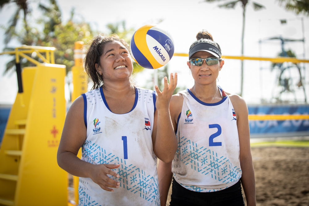 Women's beach volleyball team lose first match 