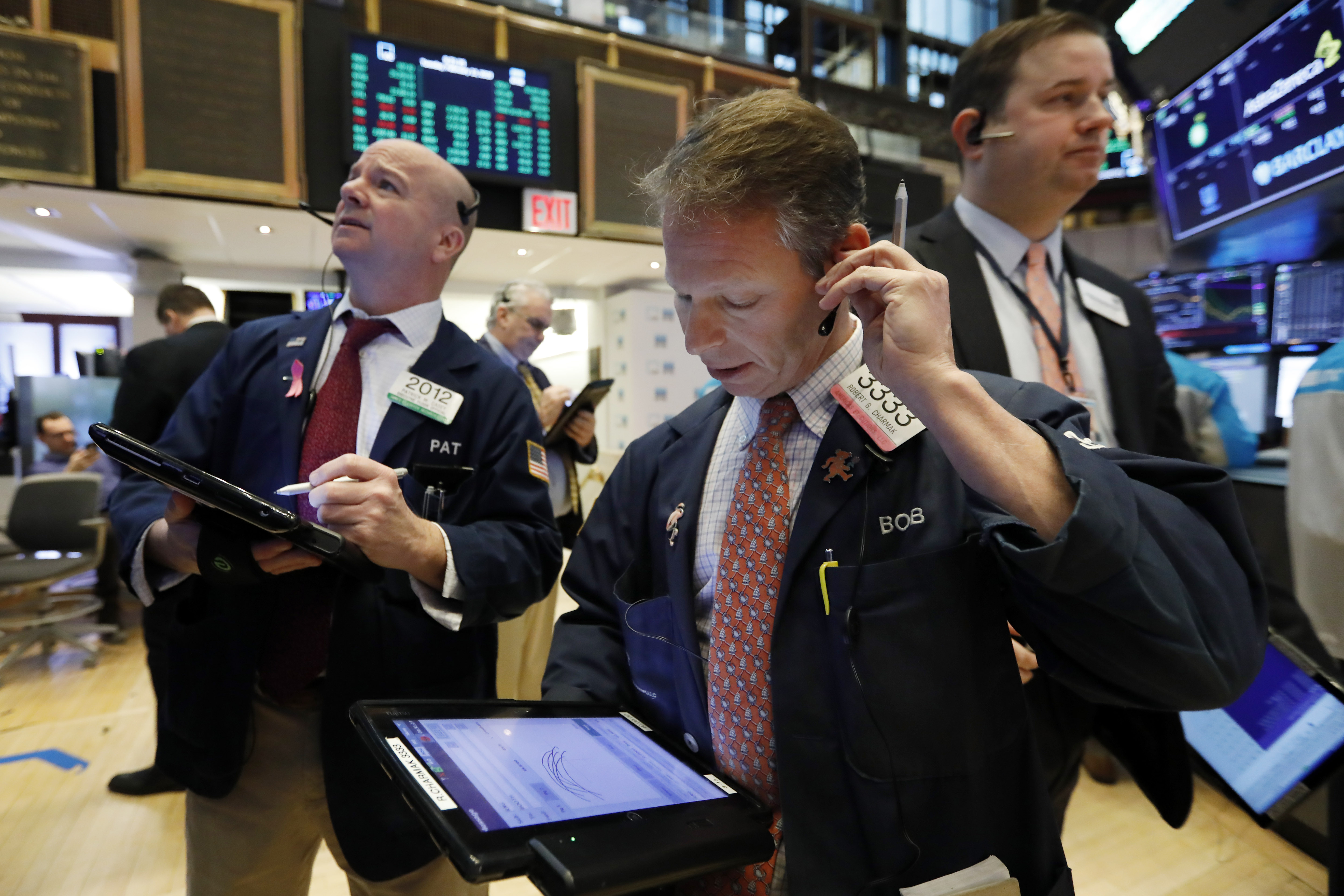 Banks push US stocks higher after reporting solid profits