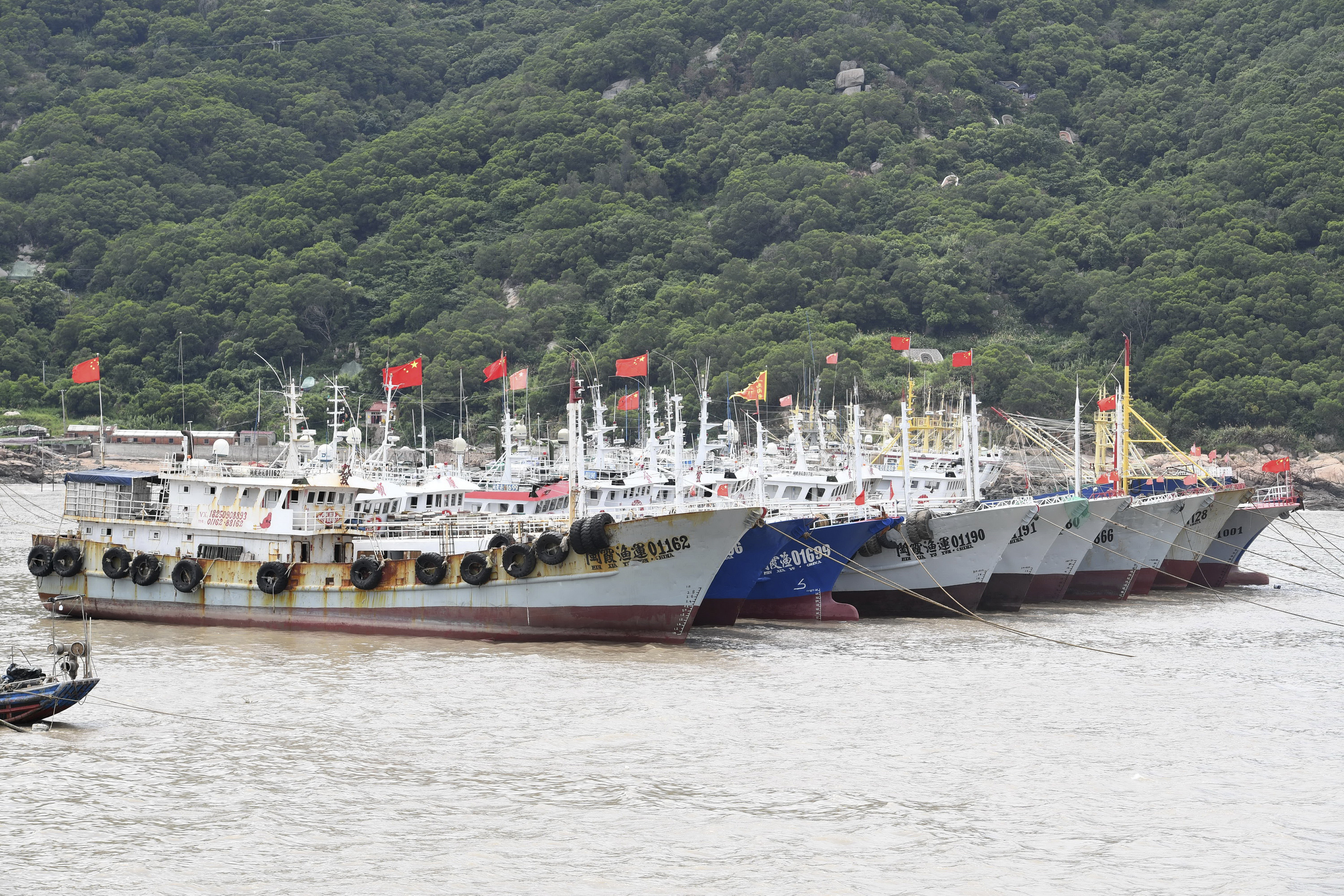 Typhoon brings rains to coastal China, heads toward Shanghai