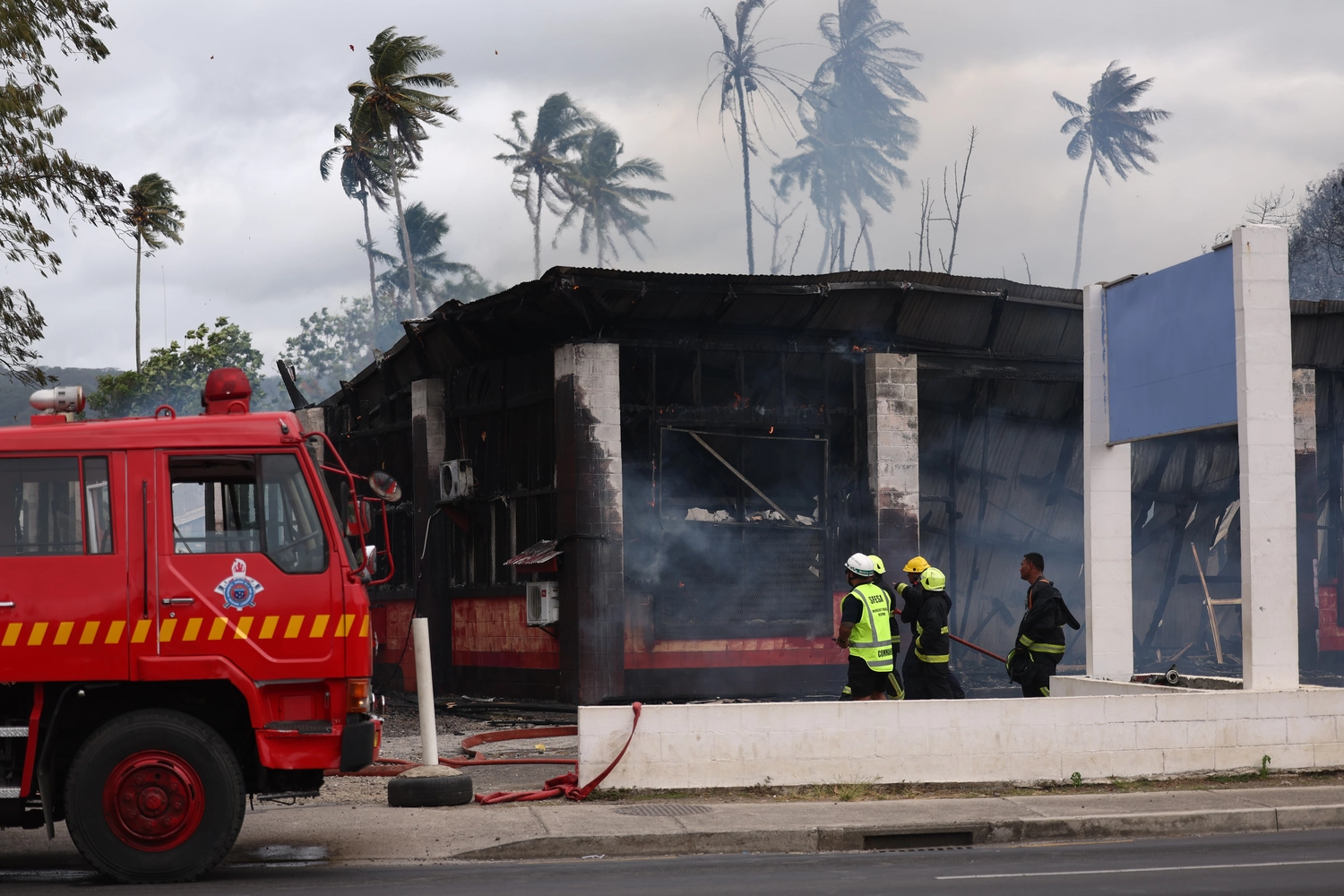 Blaze lands firefighters in hospital 