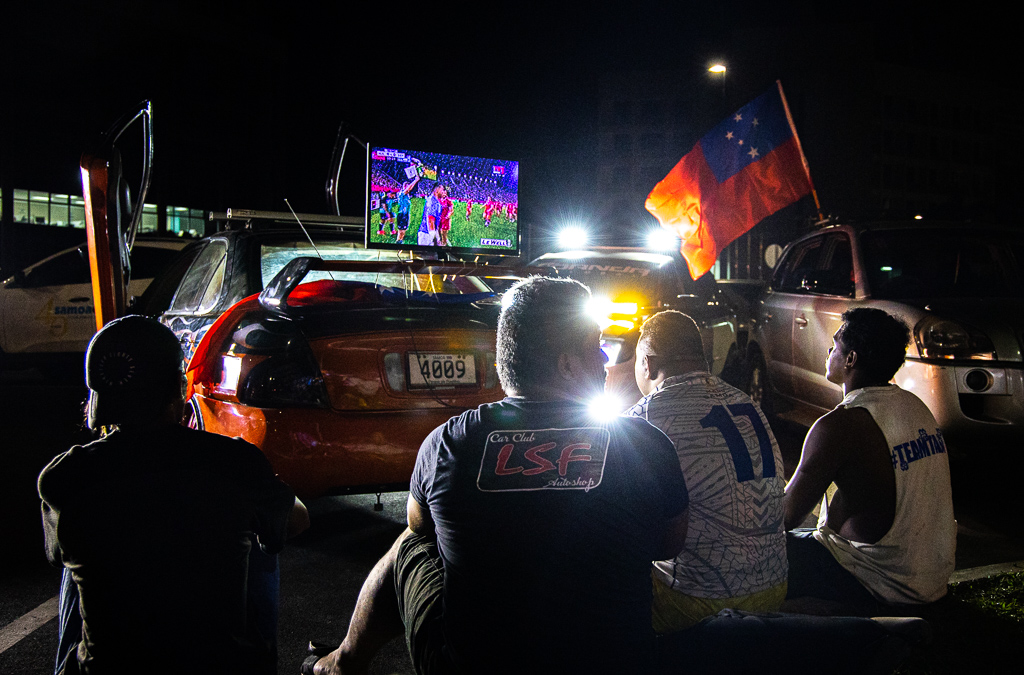 Samoa gets behind their Manu Samoa, even late at night and at odd places