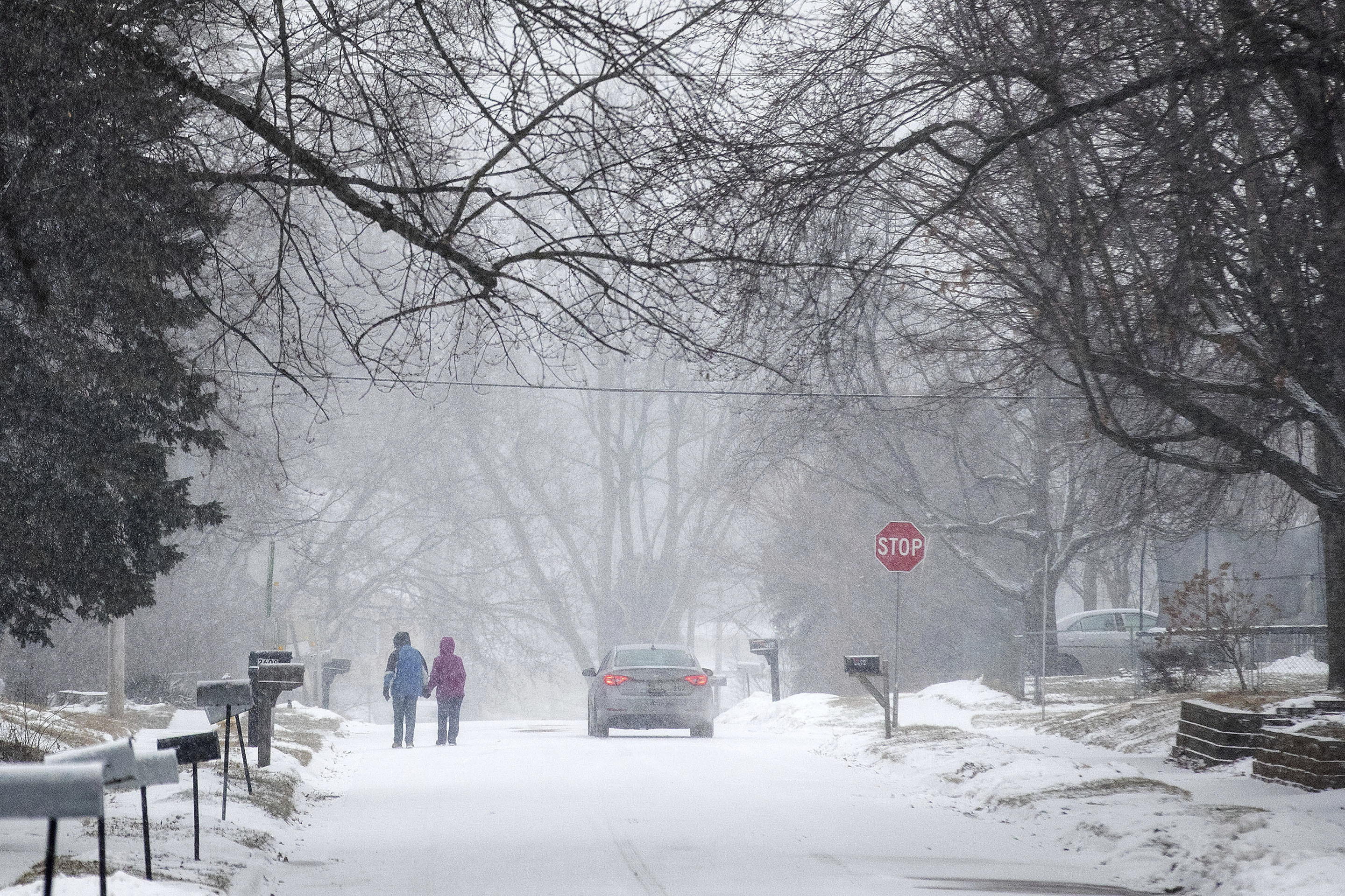 Storm threatens Midwest with heavy snow, travel disruptions
