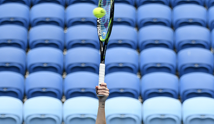 Hey, Australian Open TV viewers: Those claps aren't real