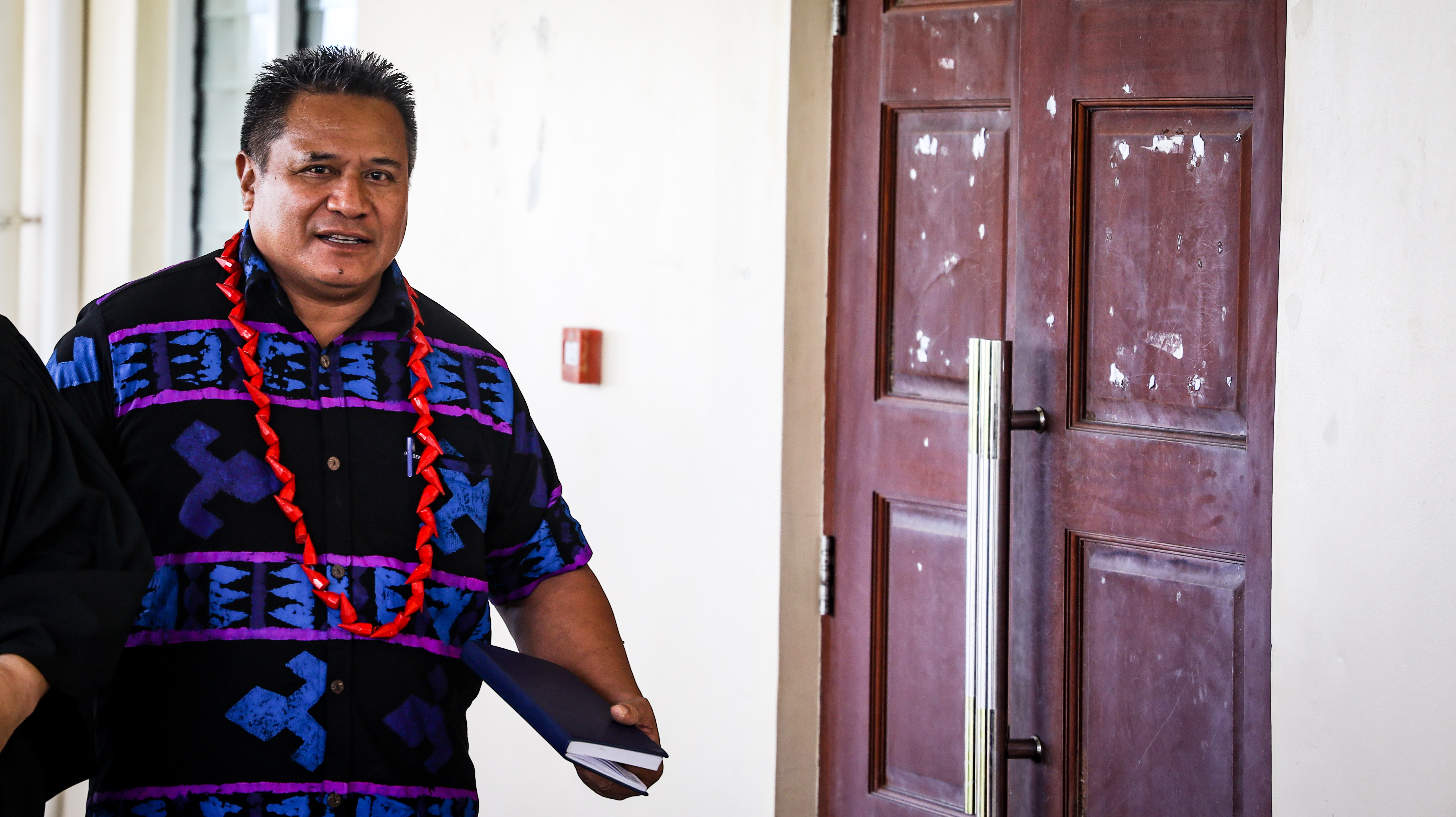 Suspended lawyer denies obtain by deception charge