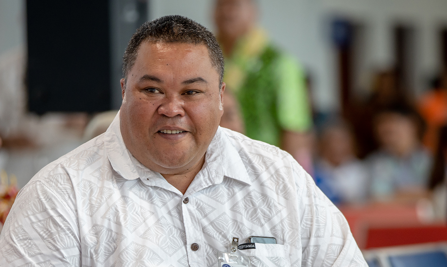 Minister rejects "favouritism" claims over airport eatery contract