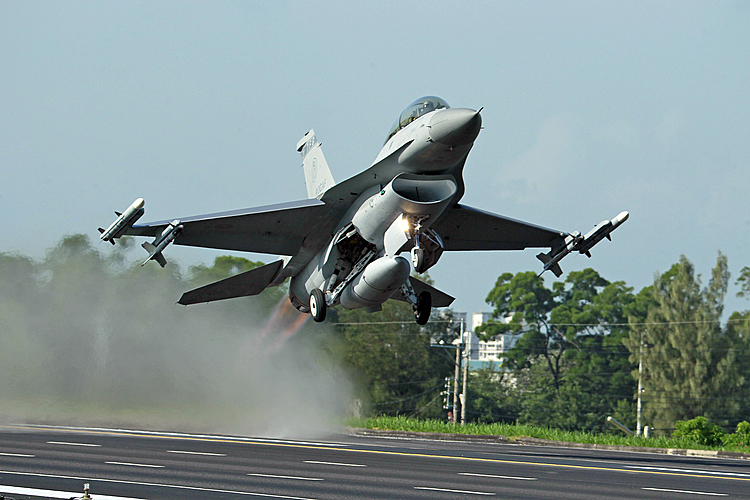 Taiwan says F-16 fighter jet goes missing during training