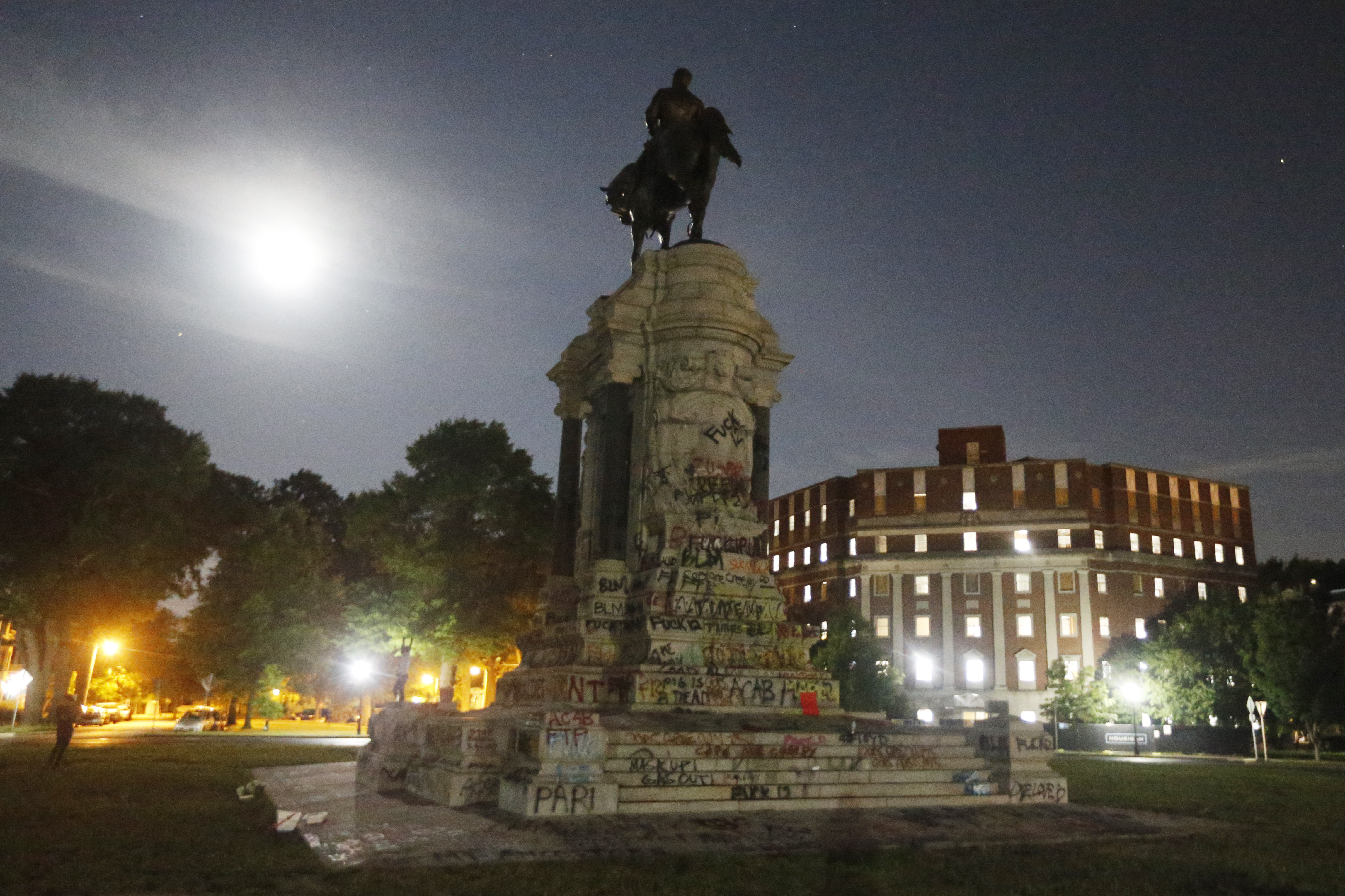 Virginia is set to remove Richmond's Lee statue on Wednesday