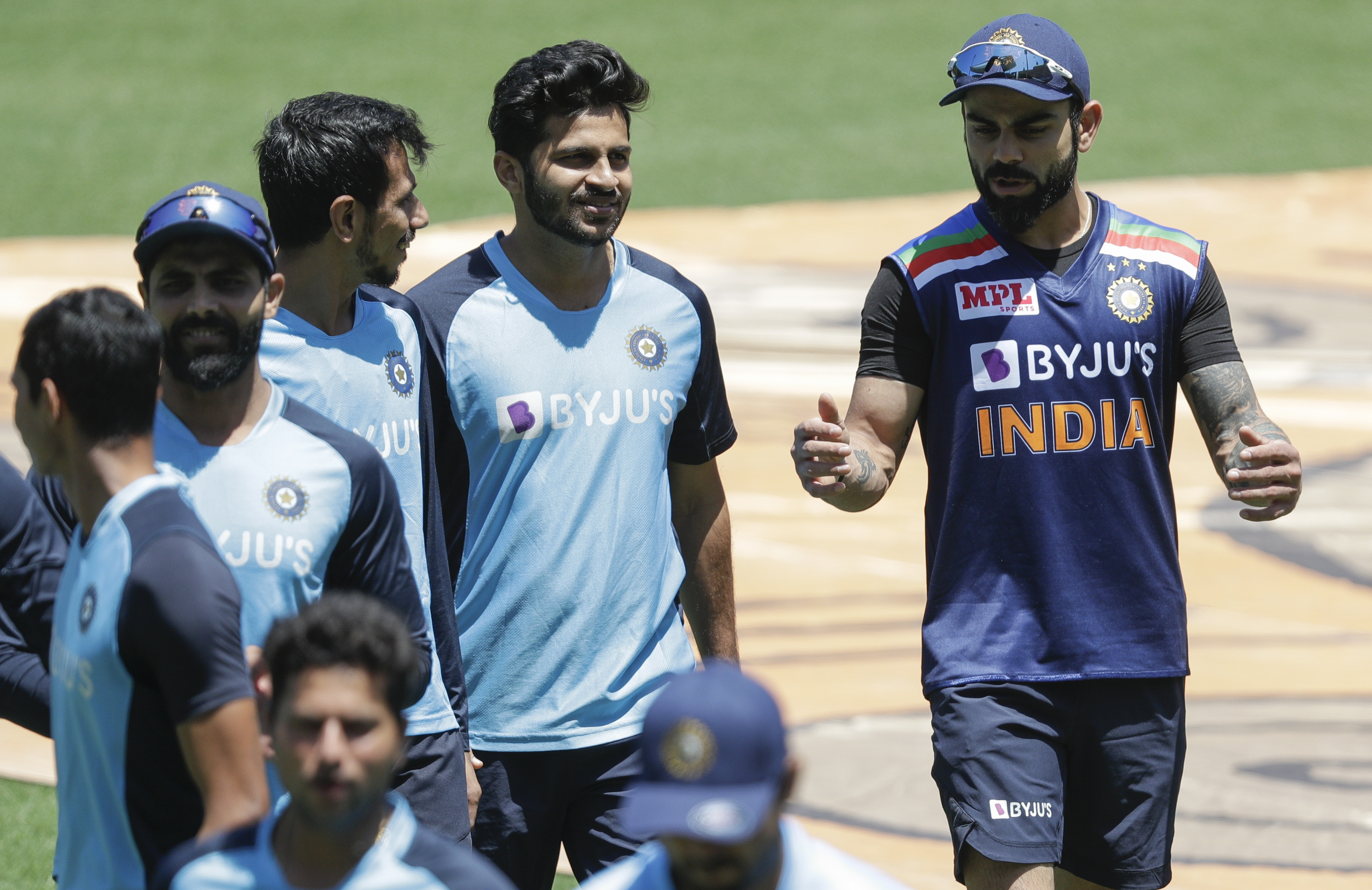 Australia wins toss, opts to bat in series opener vs India