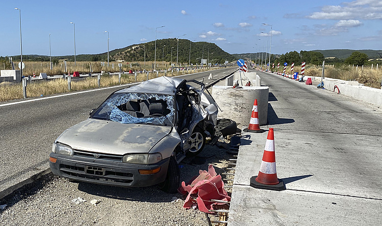 7 dead, 5 injured in migrant car crash in northern Greece