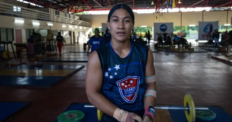 Seine sets new snatch world record