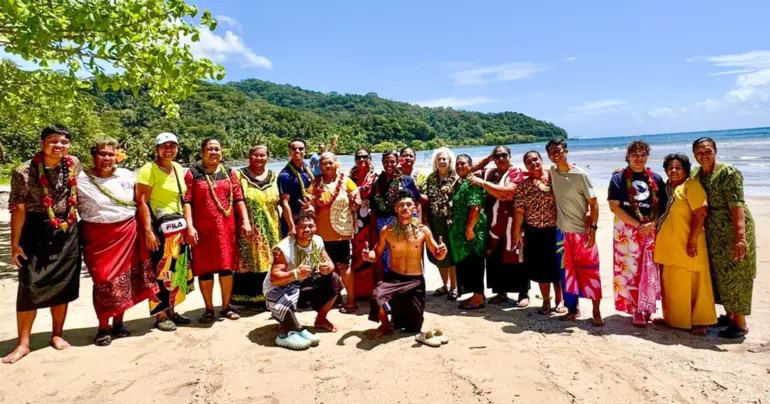 US volunteers help with tree planting
