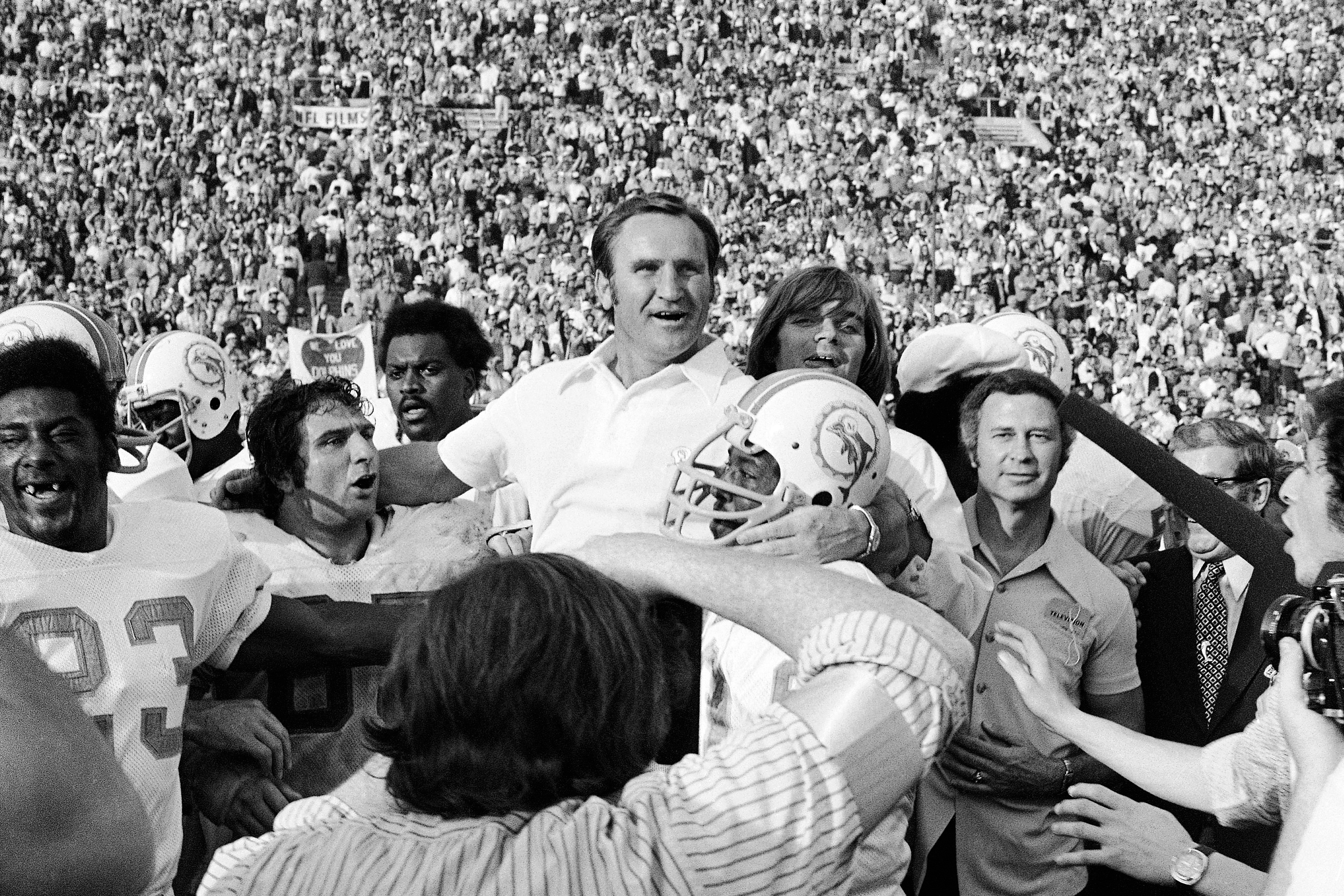 Shula, winningest coach in pro football history, dies at 90