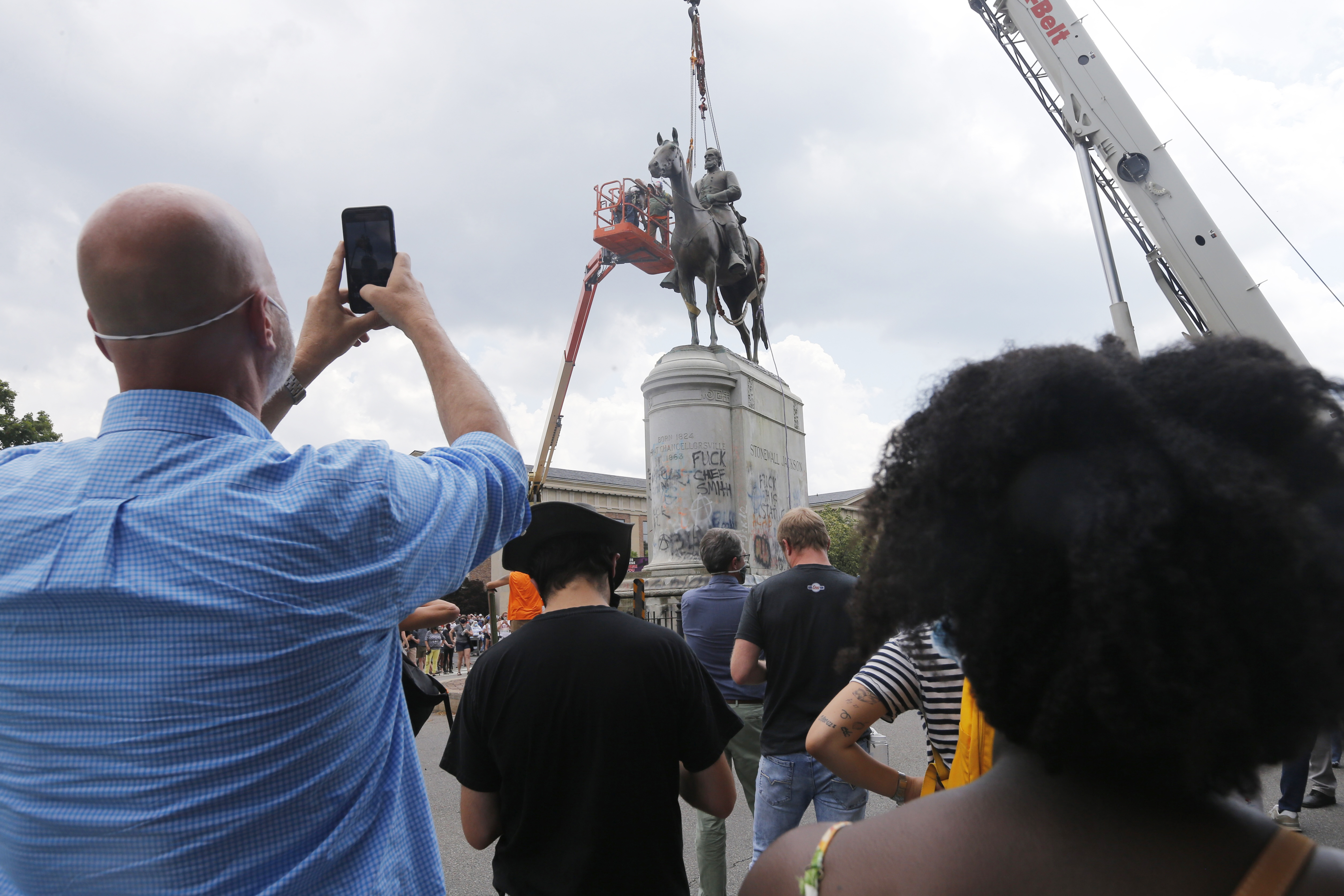 Richmond orders removal of Confederate statues on city land