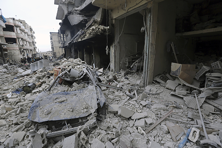 Warplanes kill 10, strike hospital in Syrian offensive