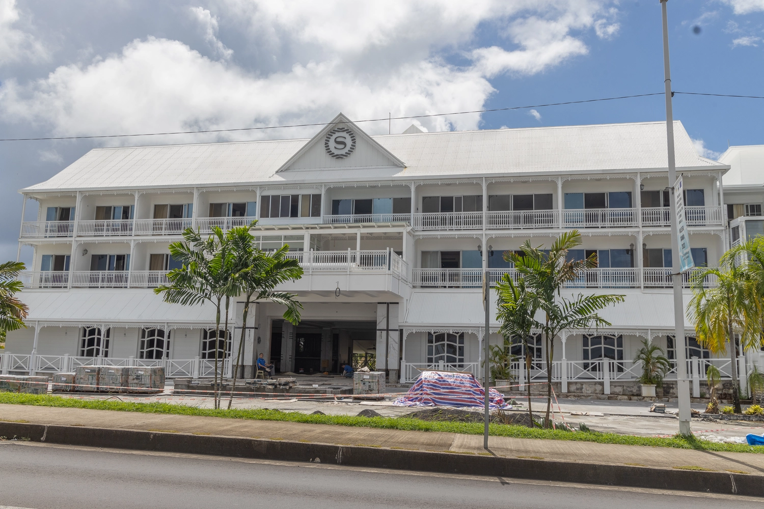 Iconic hotel gets fresh paint job