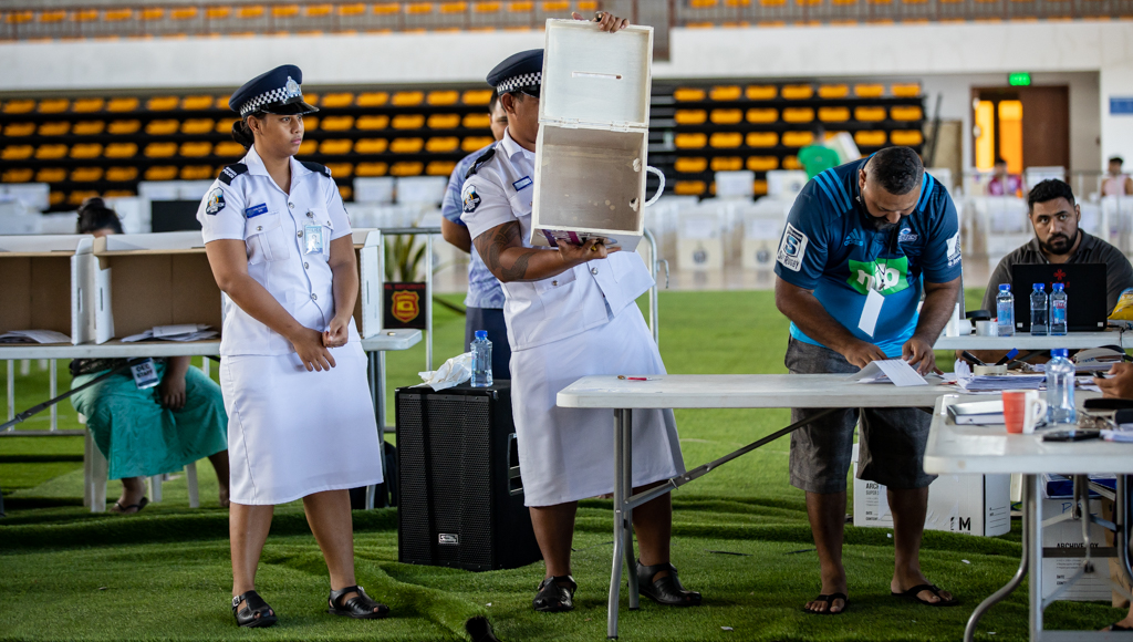 Election chief slams "bush journalists"