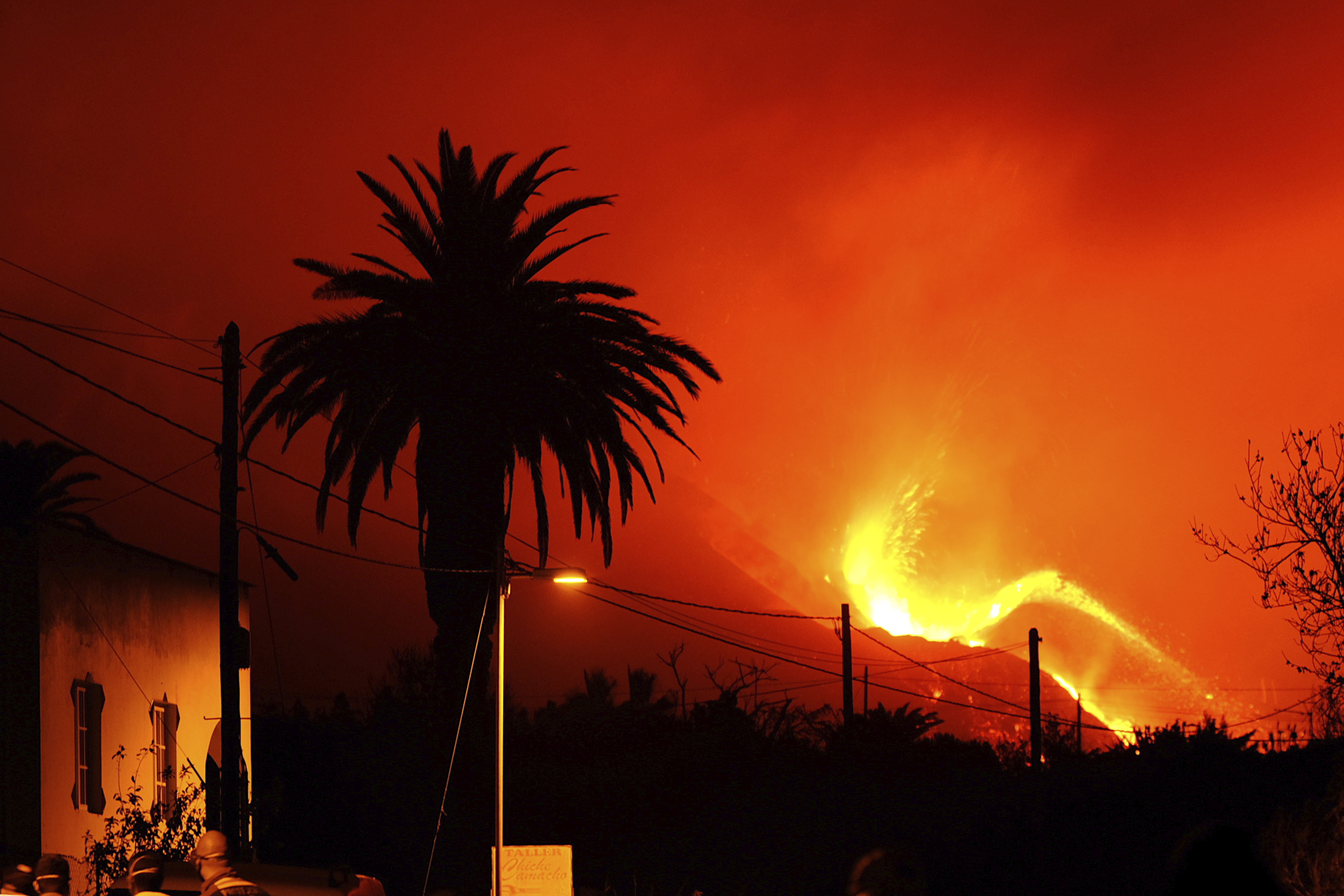 La Palma's volcanic eruption is going strong 3 weeks later