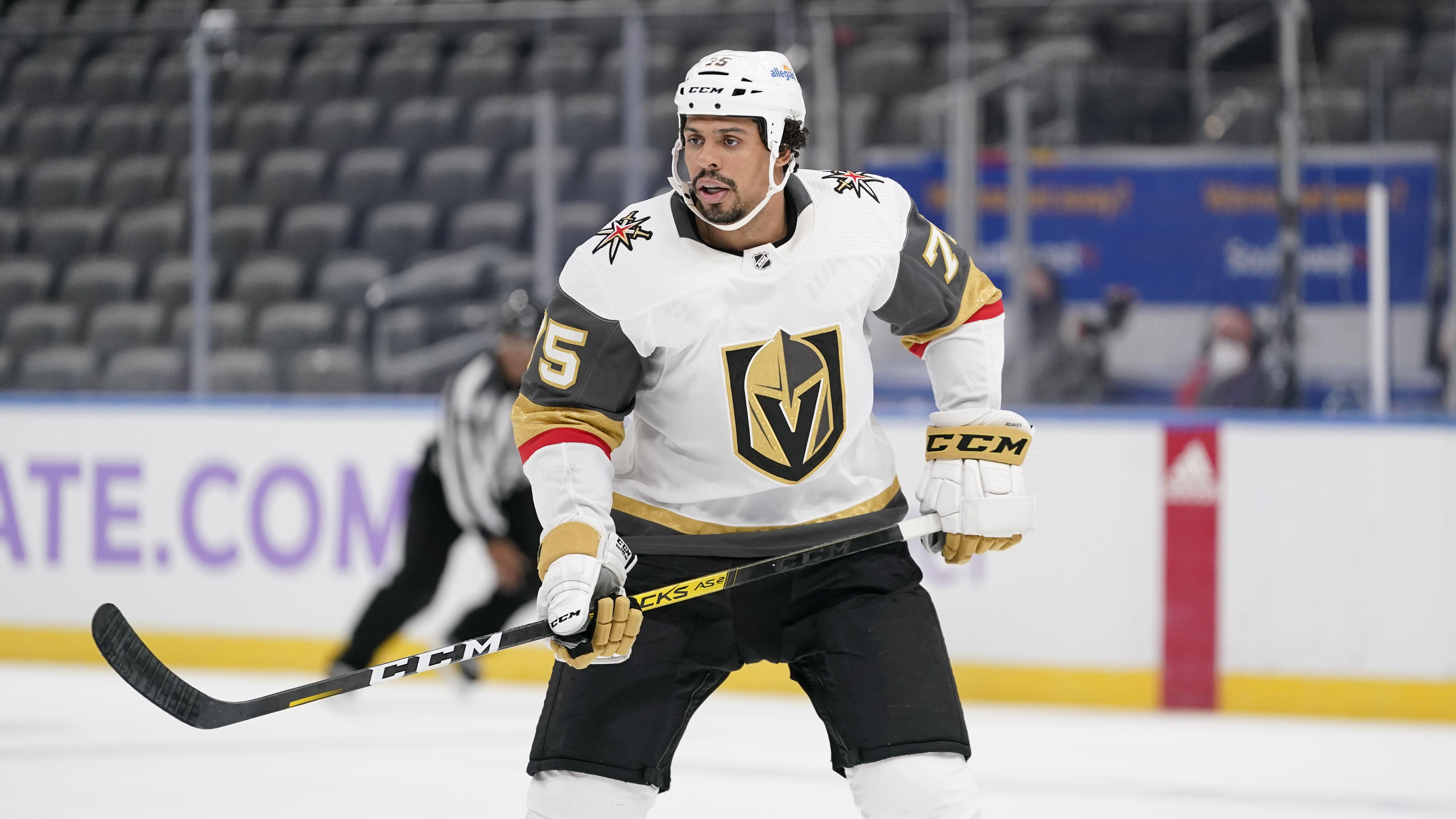 Rangers renew new enforcer Ryan Reaves' contract through '23