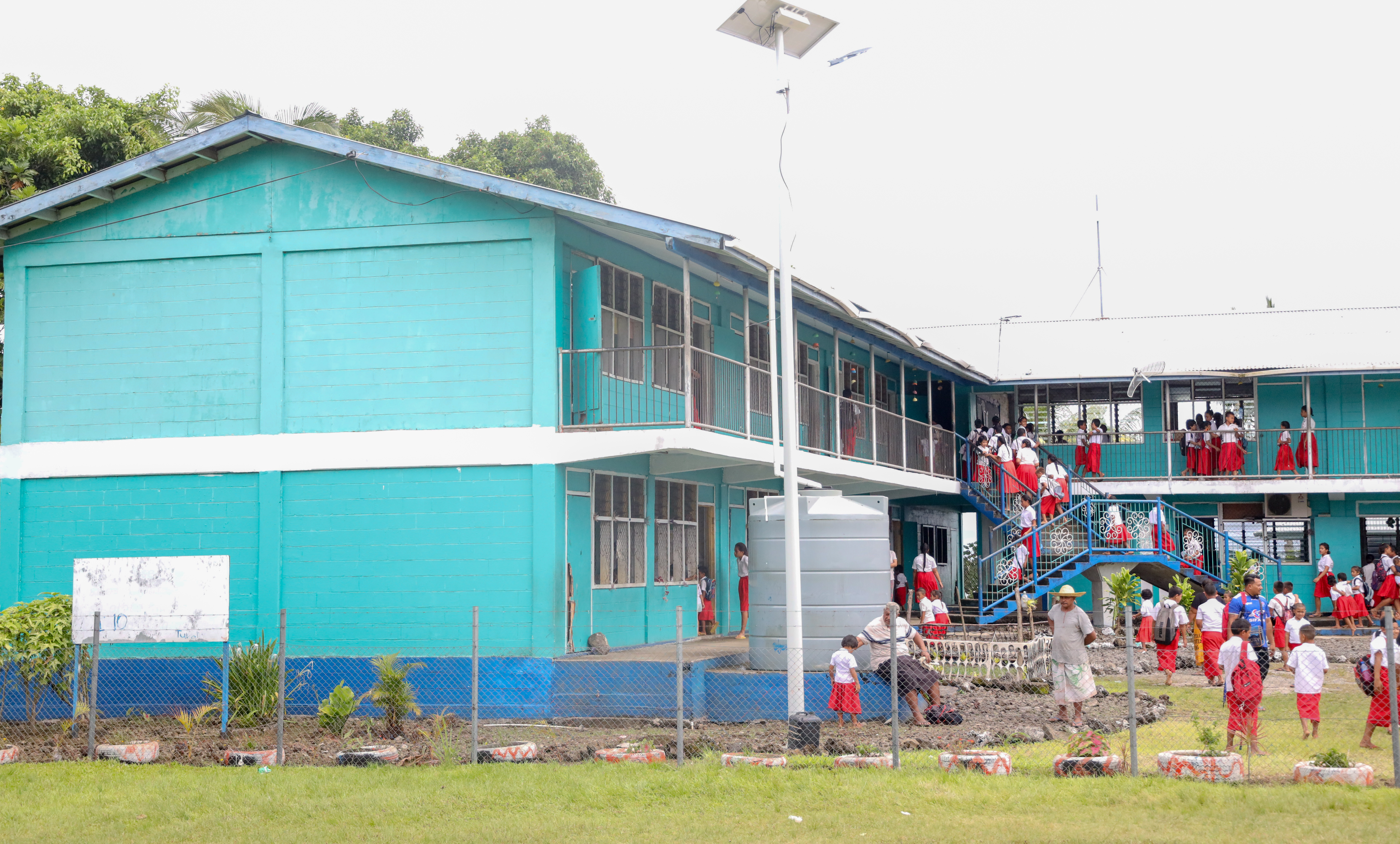 Armed father who threatened school charged