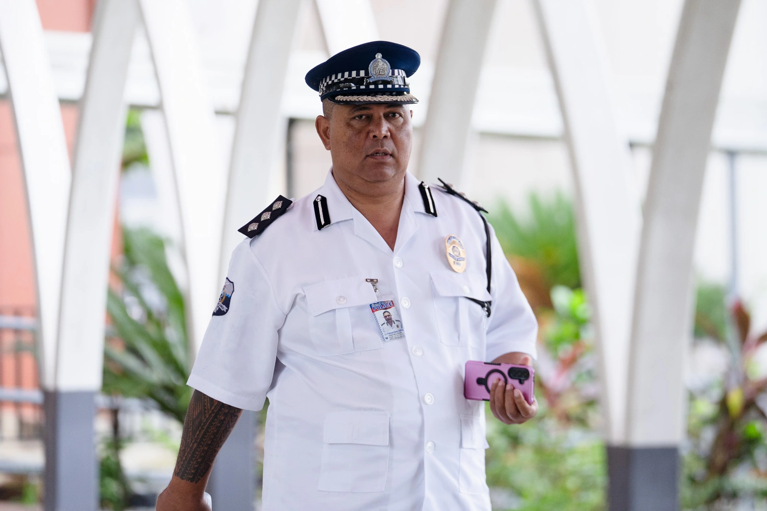 "Don't take my photos": Senior cop tells photographer