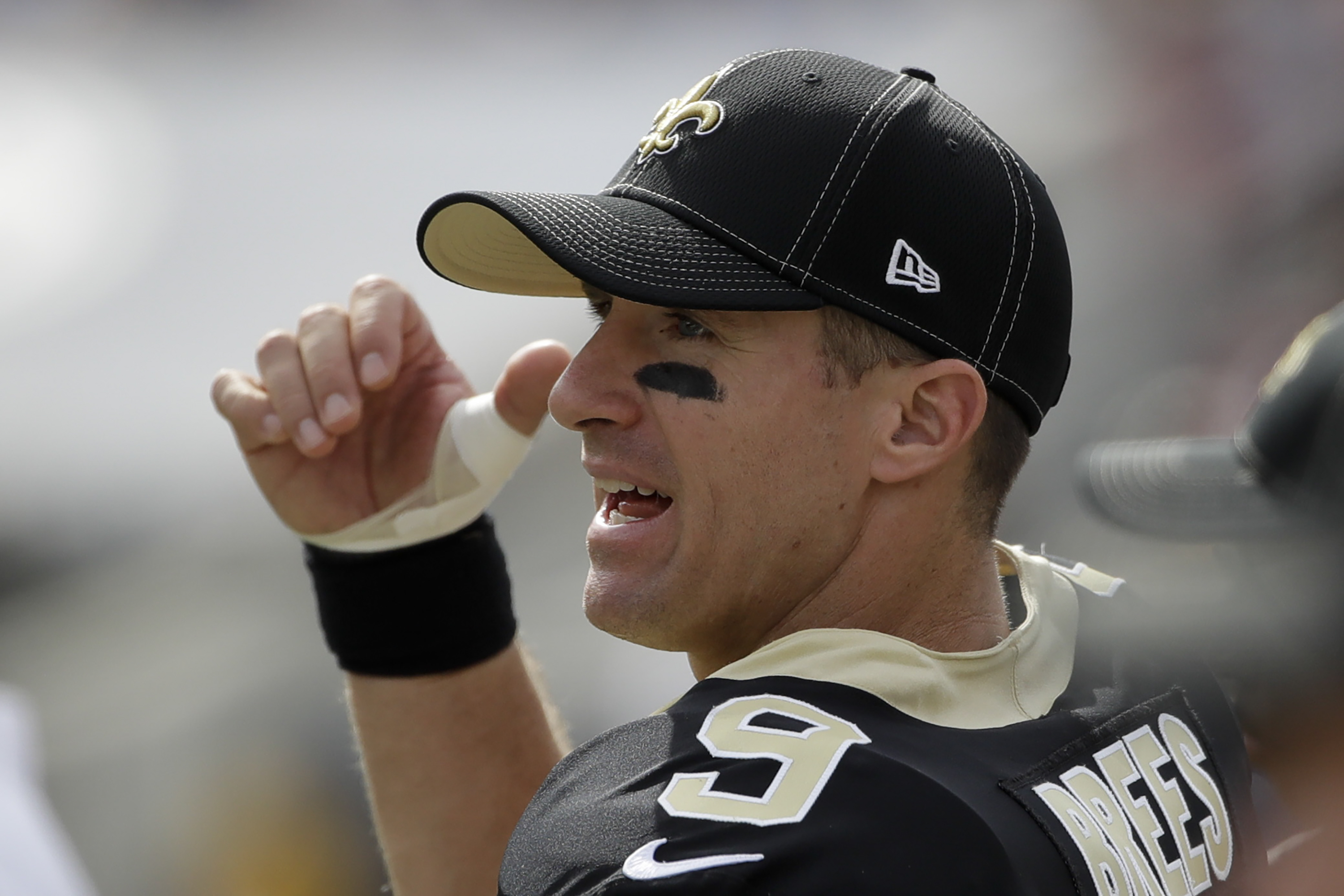 Saints QB Brees has surgery on hand, teammates move on