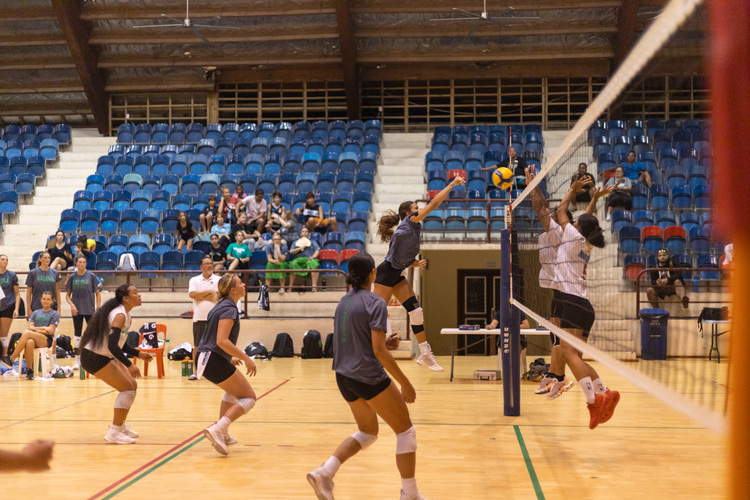 U.S. students take on national volleyball team