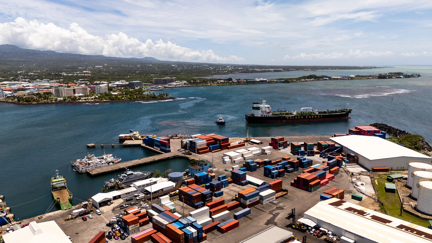 International port closes temporarily 