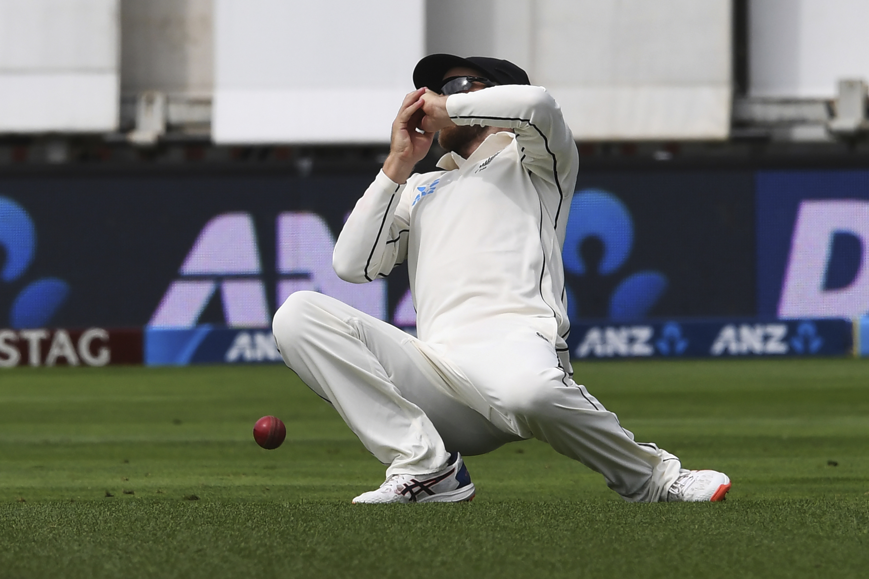 India 165; New Zealand 17-0 at lunch on Day 2, 1st test