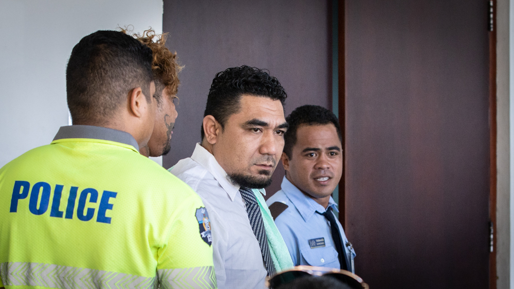 Man who fled on fake passport pleas for mercy