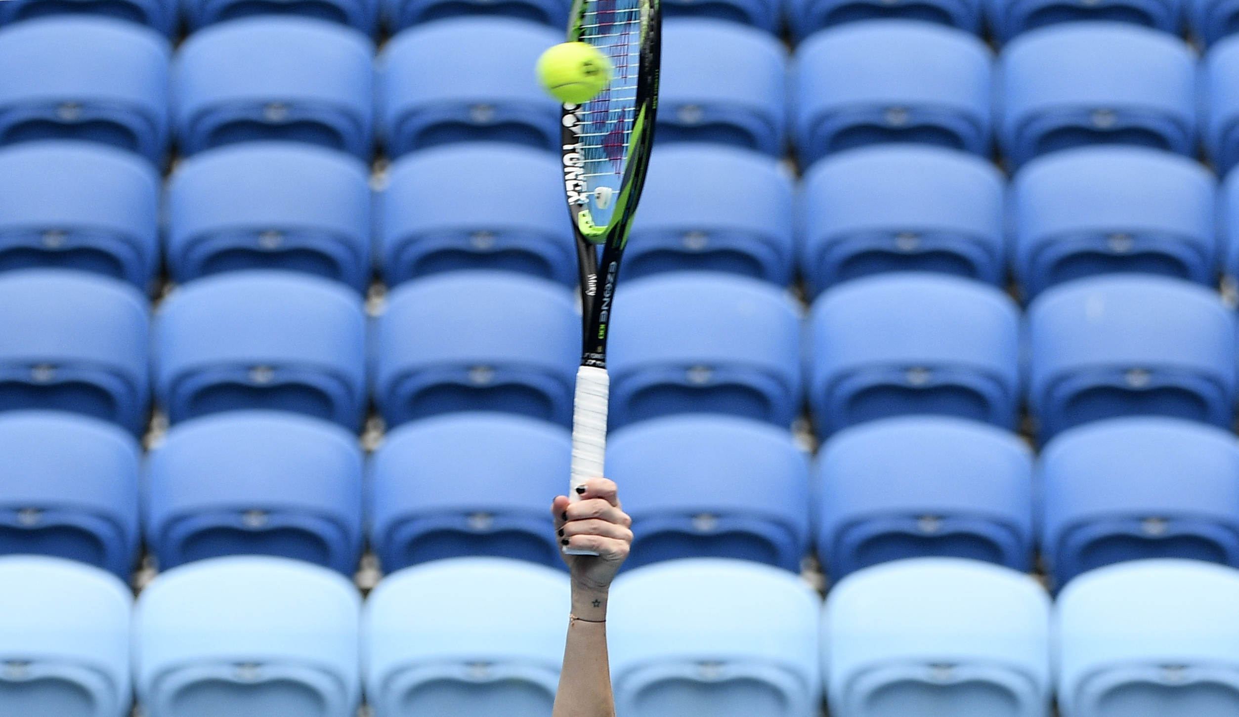 Hey, Australian Open TV viewers: Those claps aren't real